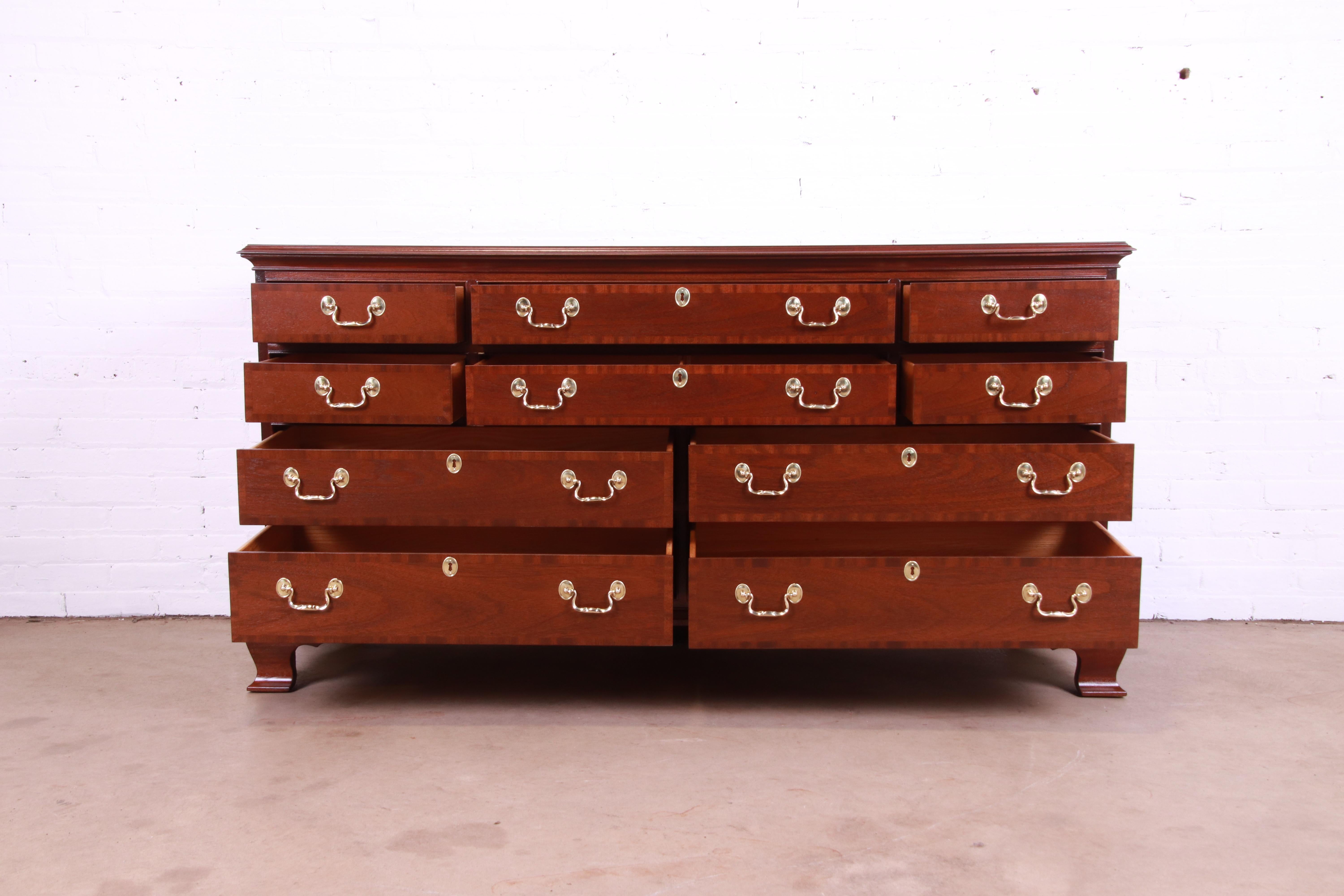 Councill Furniture Georgian Banded Mahogany Ten-Drawer Dresser, Newly Refinished 2