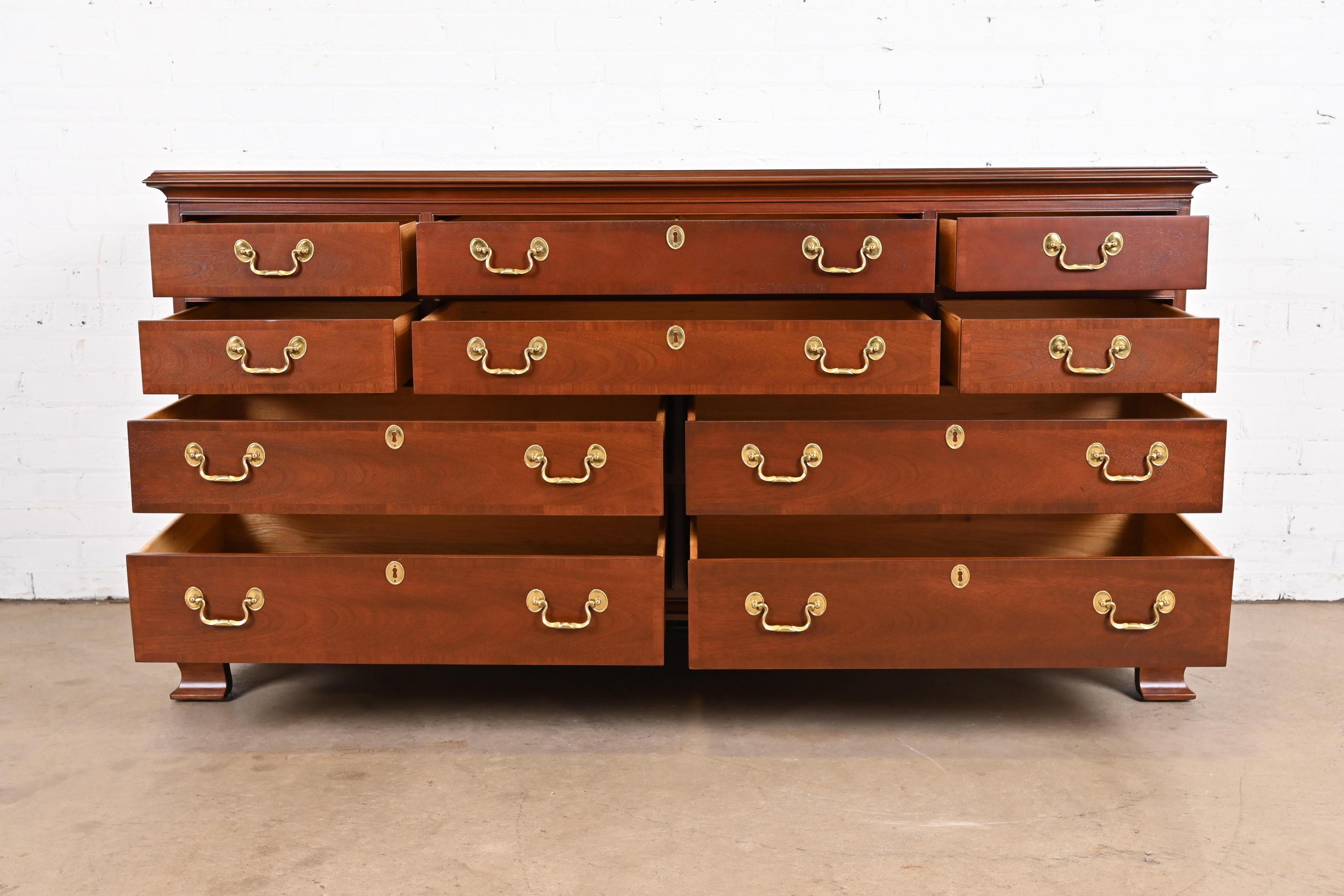 Councill Furniture Georgian Banded Mahogany Ten-Drawer Dresser, Newly Refinished 1