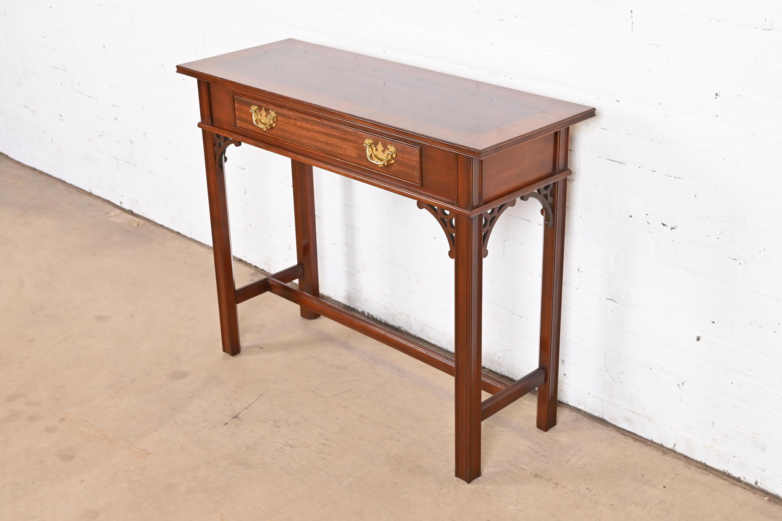 Councill Furniture Georgian Carved Banded Mahogany Console Table In Good Condition For Sale In South Bend, IN