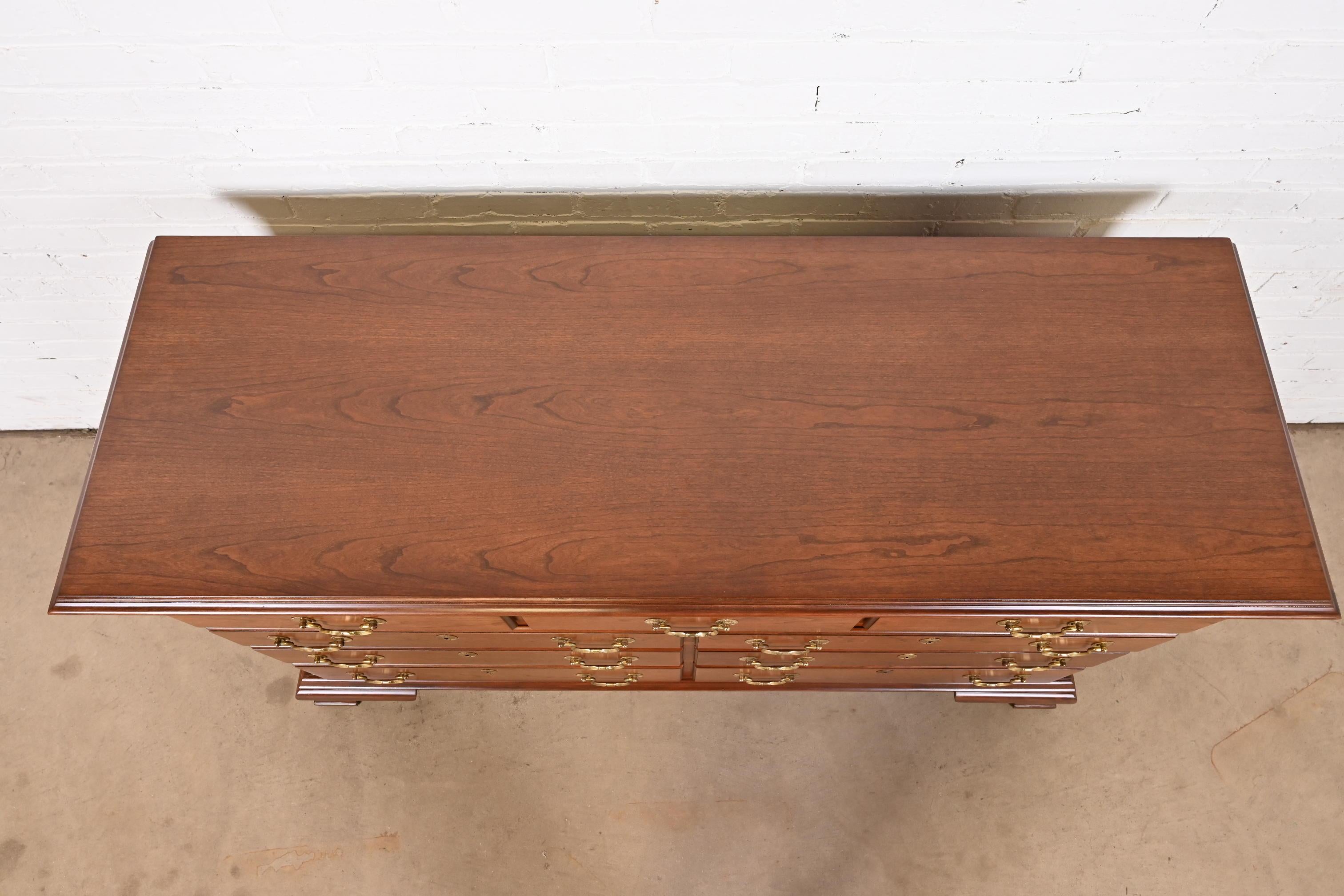 Councill Furniture Georgian Carved Cherry Wood Nine-Drawer Dresser, Refinished For Sale 4