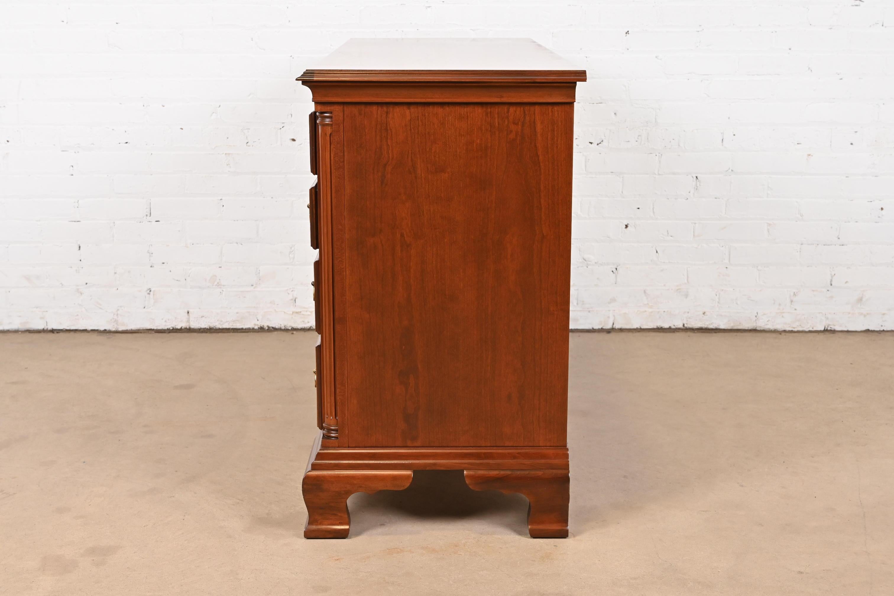 Councill Furniture Georgian Carved Cherry Wood Nine-Drawer Dresser, Refinished For Sale 5