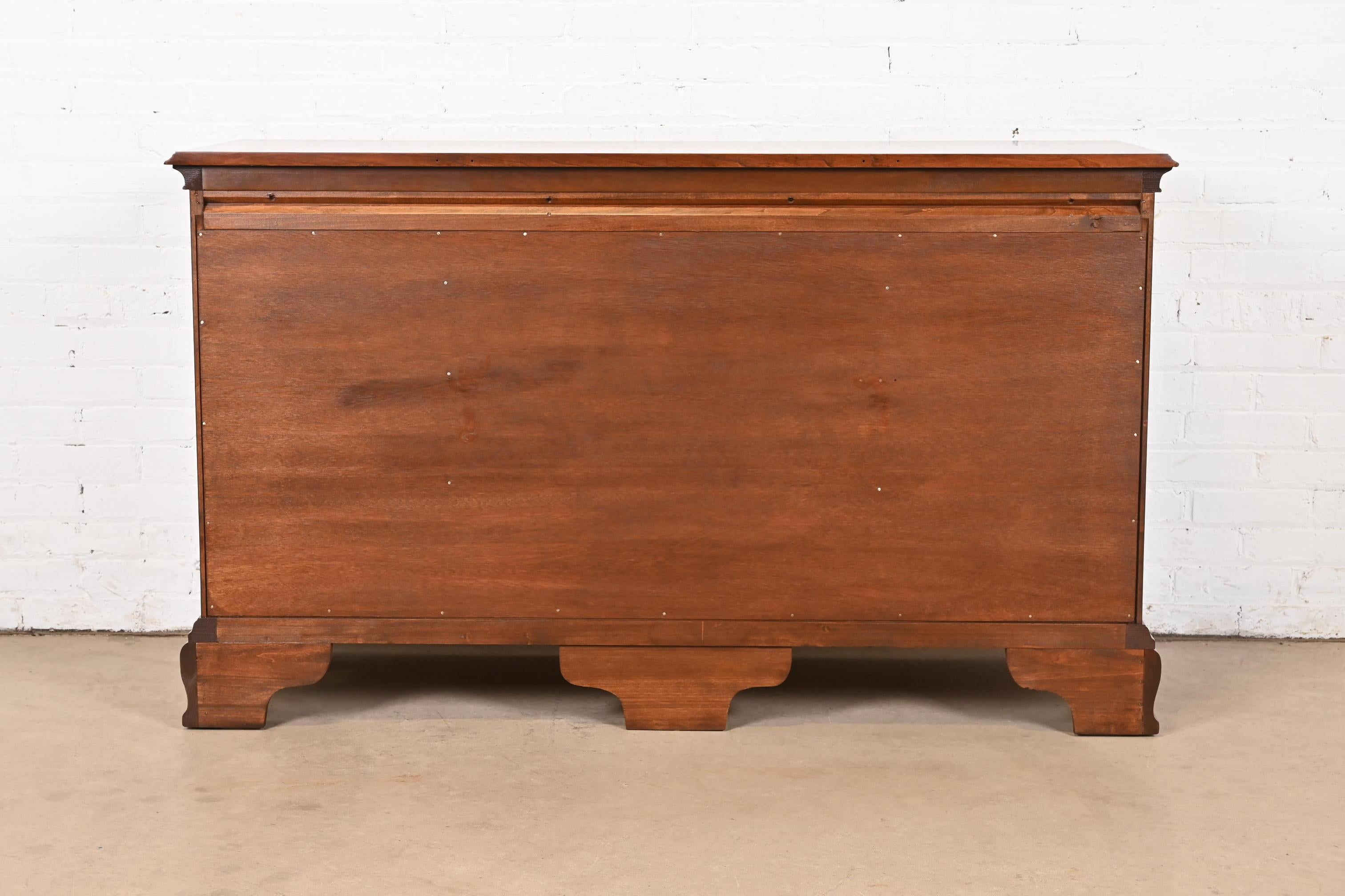 Councill Furniture Georgian Carved Cherry Wood Nine-Drawer Dresser, Refinished For Sale 6