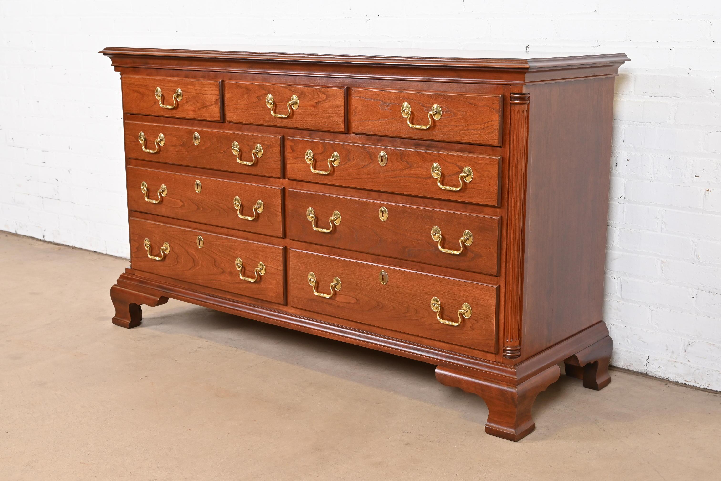Councill Furniture Georgian Carved Cherry Wood Nine-Drawer Dresser, Refinished In Good Condition For Sale In South Bend, IN