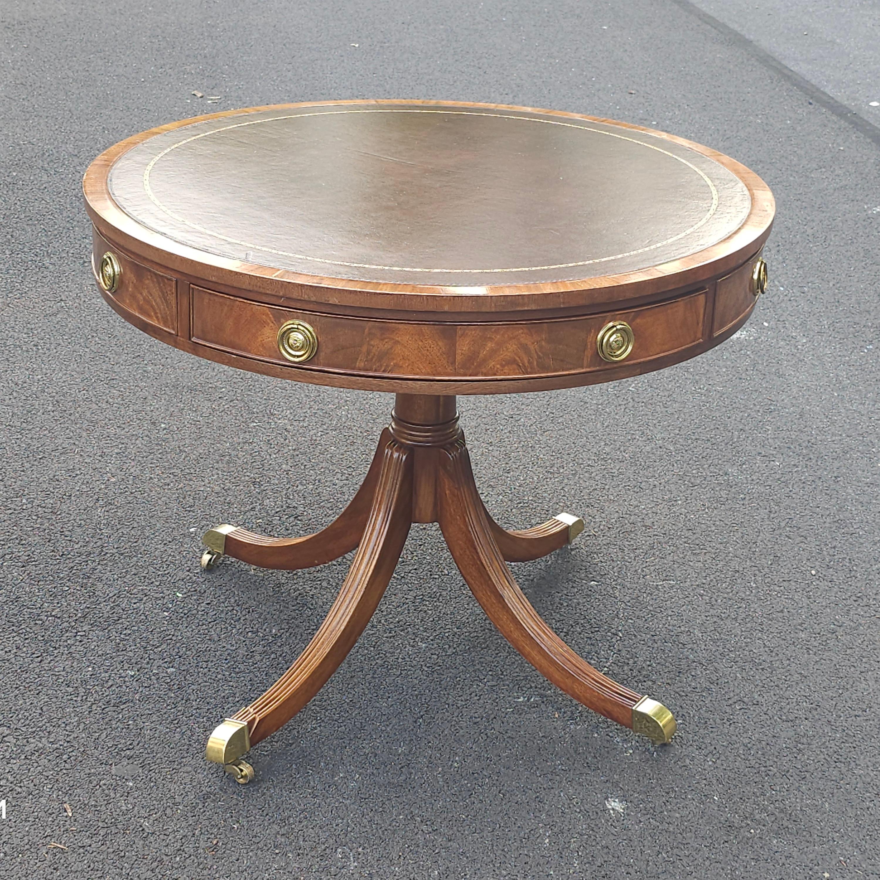 Mesa de centro de 2 cajones con tapa de piel de caoba entrecruzada Councill Furniture Georgian siglo XX en venta