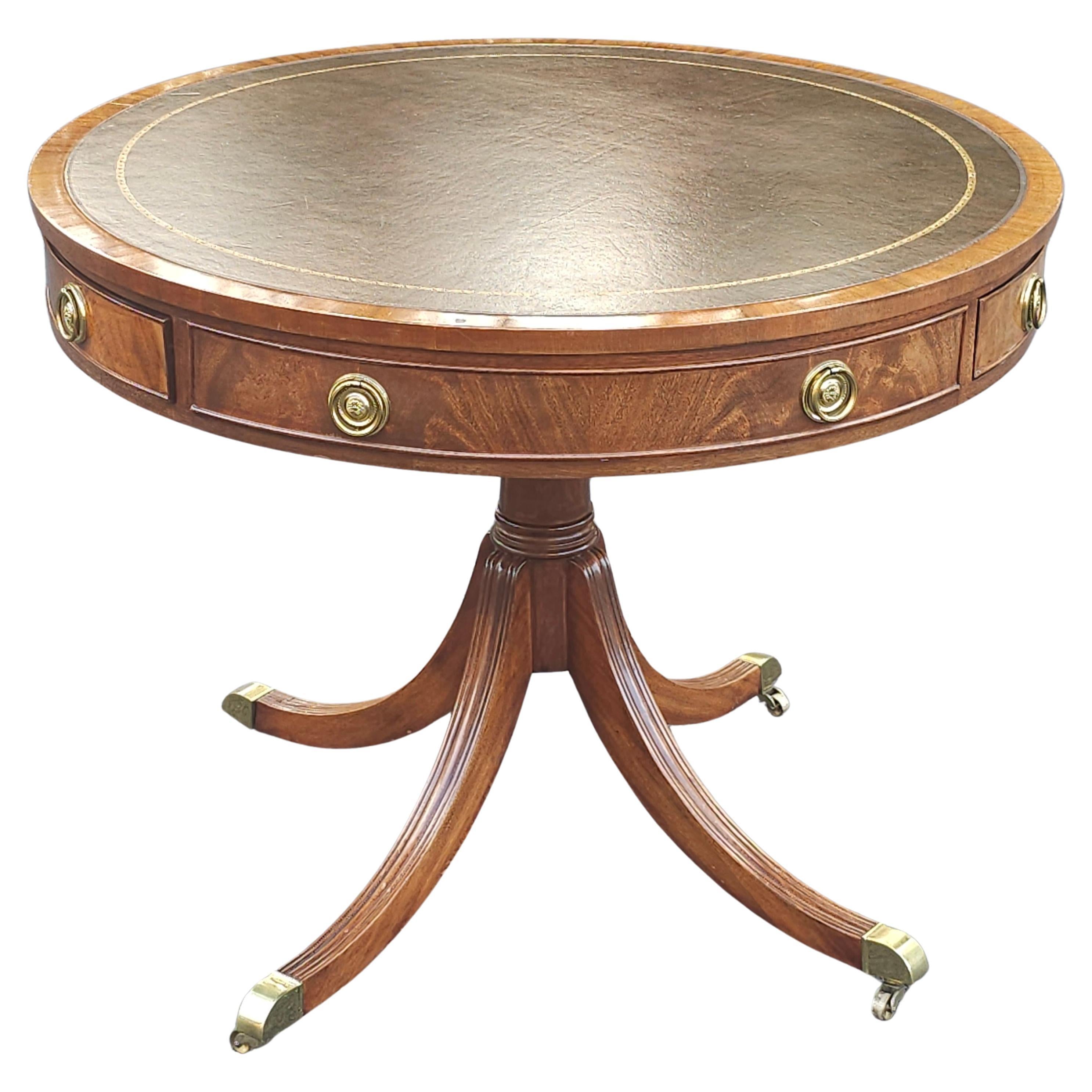 Mesa de centro de 2 cajones con tapa de piel de caoba entrecruzada Councill Furniture Georgian en venta