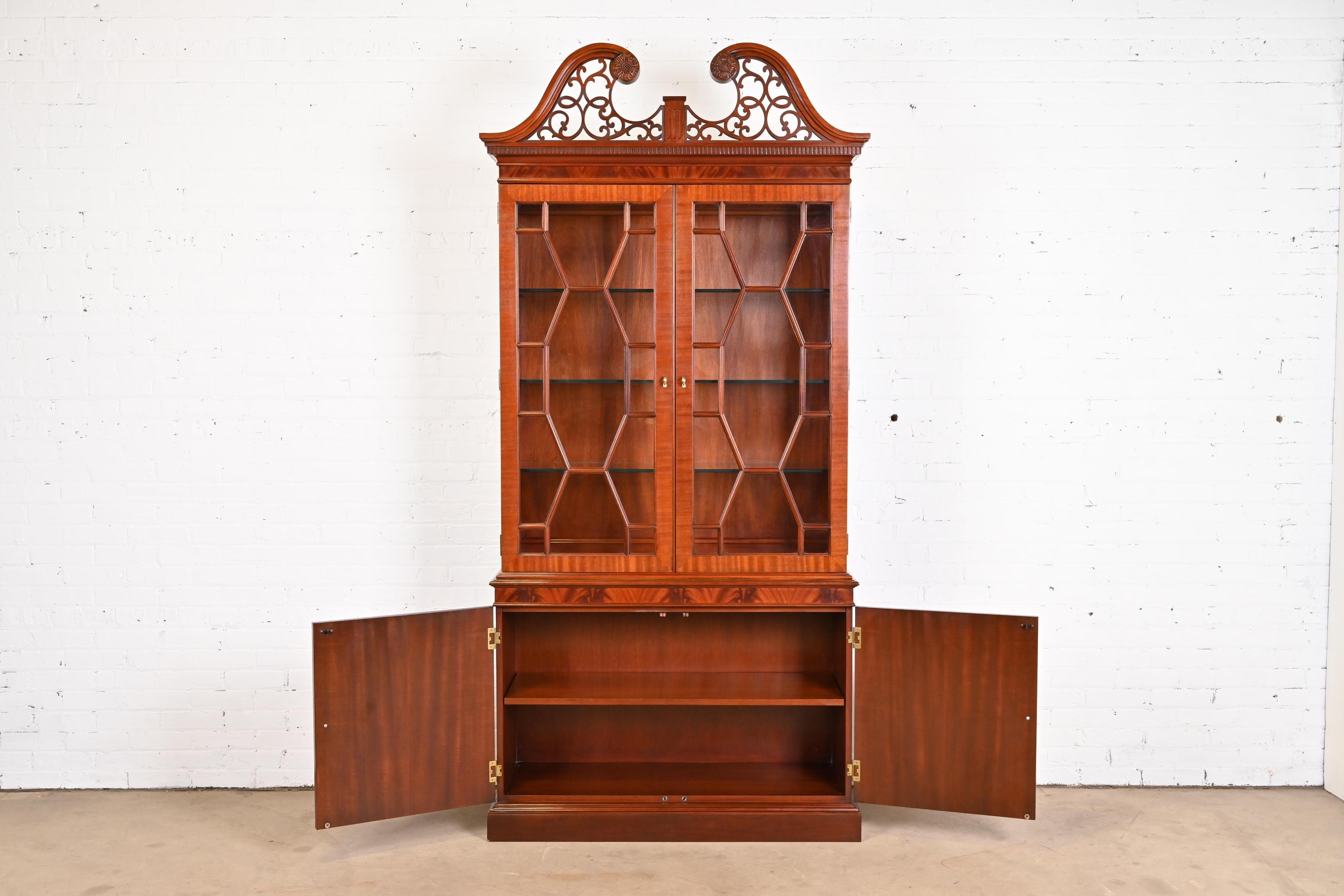 Councill Furniture Georgian Flame Mahogany Lighted Breakfront Bookcase Cabinet 7