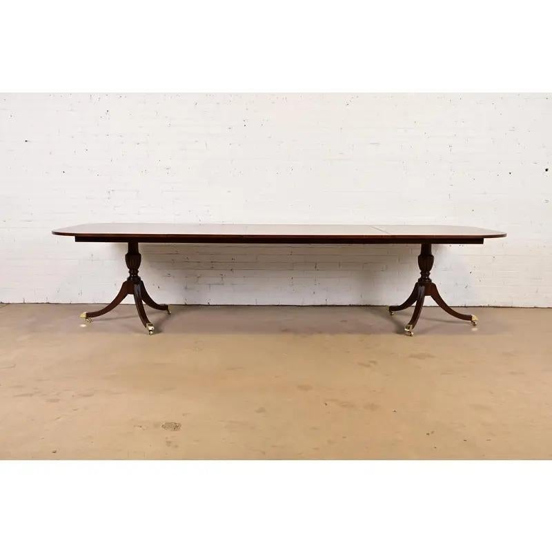 Americano Tavolo da pranzo allungabile in mogano georgiano di Councill, appena rifinito in vendita