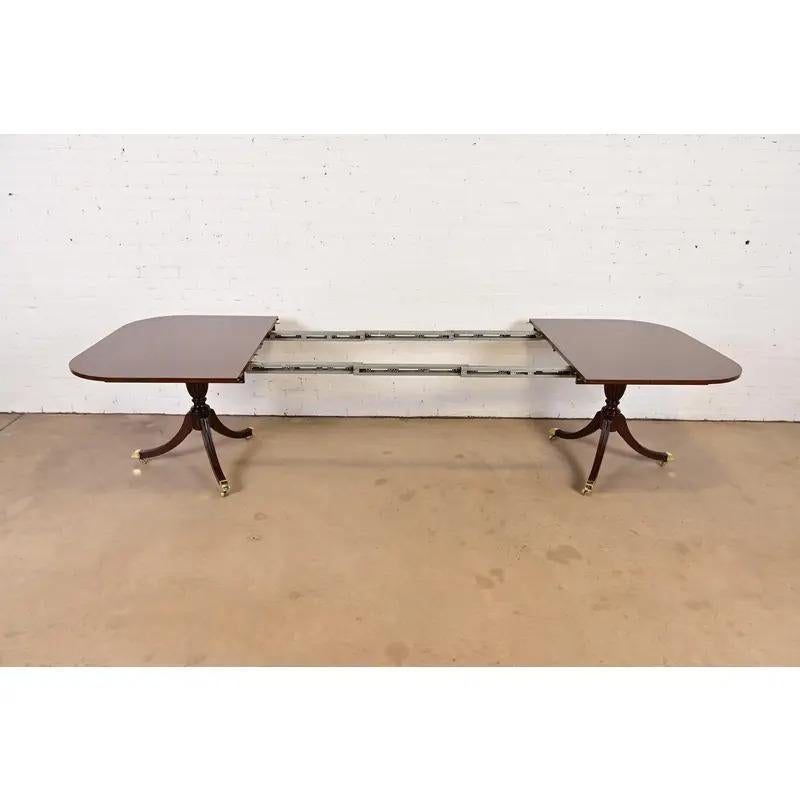 Ottone Tavolo da pranzo allungabile in mogano georgiano di Councill, appena rifinito in vendita