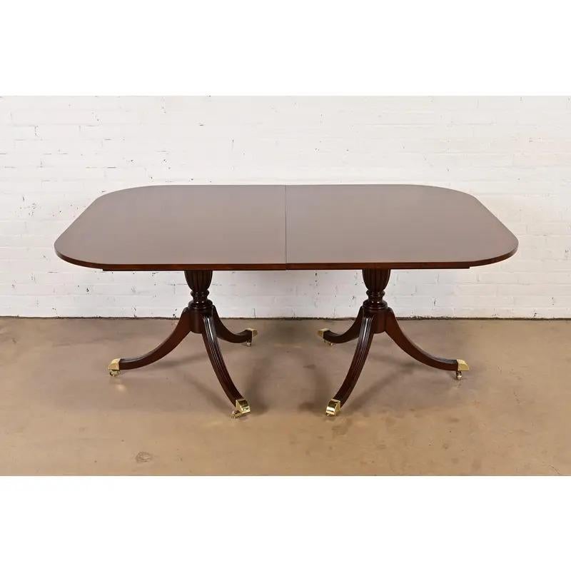 Tavolo da pranzo allungabile in mogano georgiano di Councill, appena rifinito in vendita 1