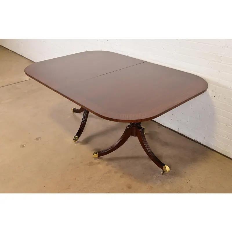 Tavolo da pranzo allungabile in mogano georgiano di Councill, appena rifinito in vendita 2