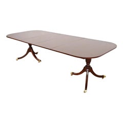Councill Furniture Georgian Mahogany Table de salle à manger à rallonge, nouvellement repeinte