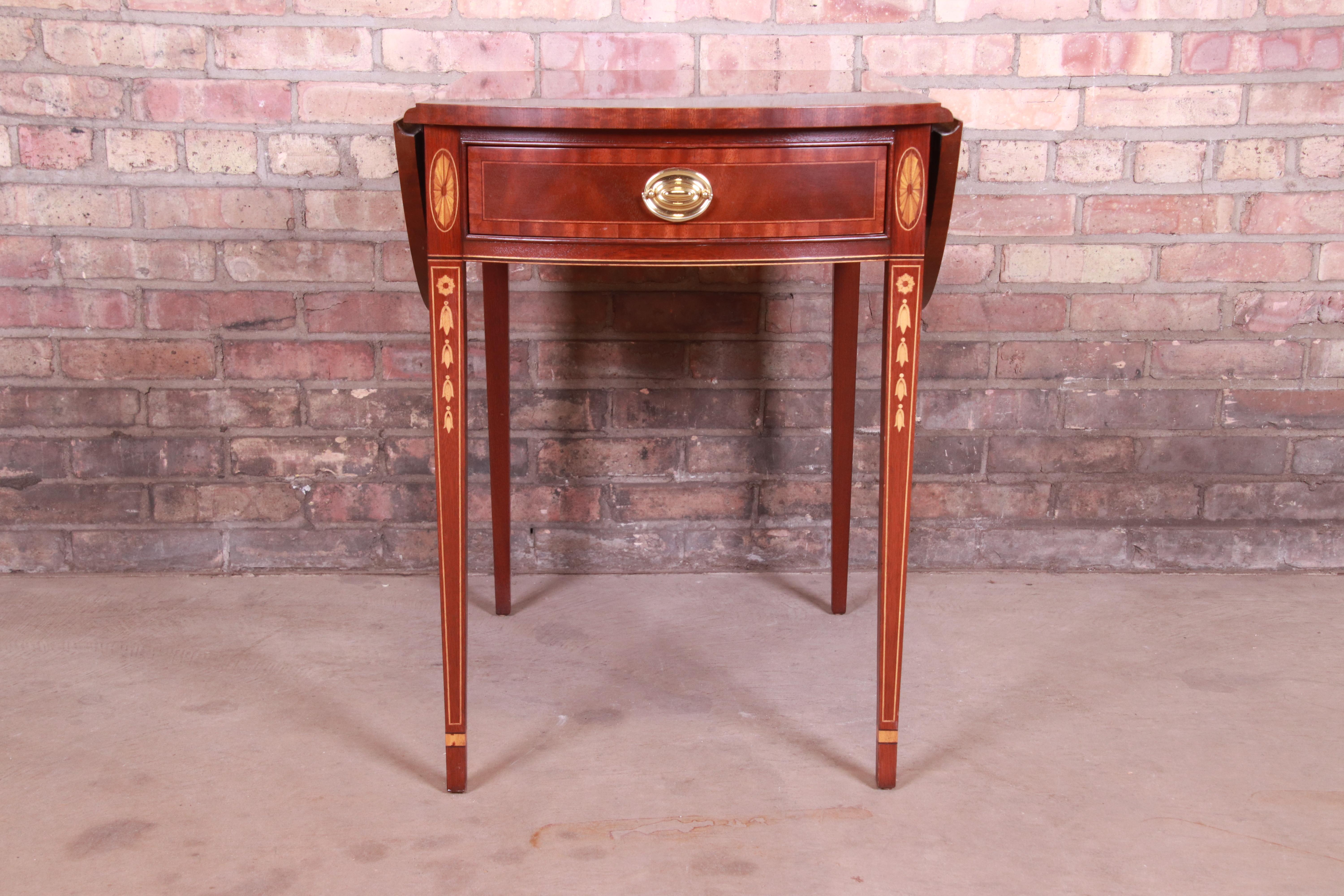 A gorgeous Sheraton style Pembroke nightstand or end table

By Councill Furniture

USA, circa 1980s

Mahogany, with satinwood inlay and original brass hardware.

Measures: 21.5