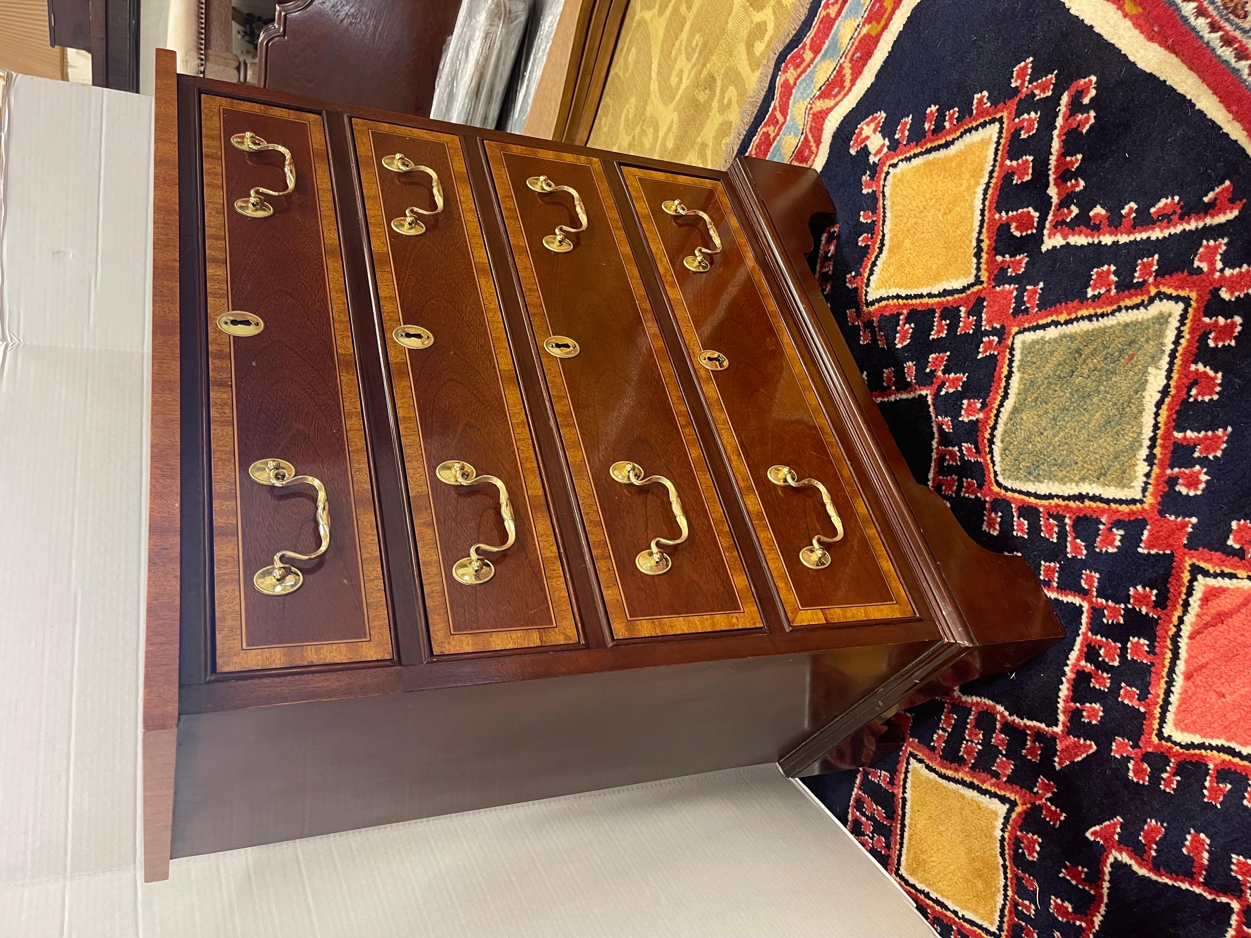 Councill Furniture Mahogany Inlay Four Drawer Bachelor's Chest Dresser In Good Condition In West Hartford, CT