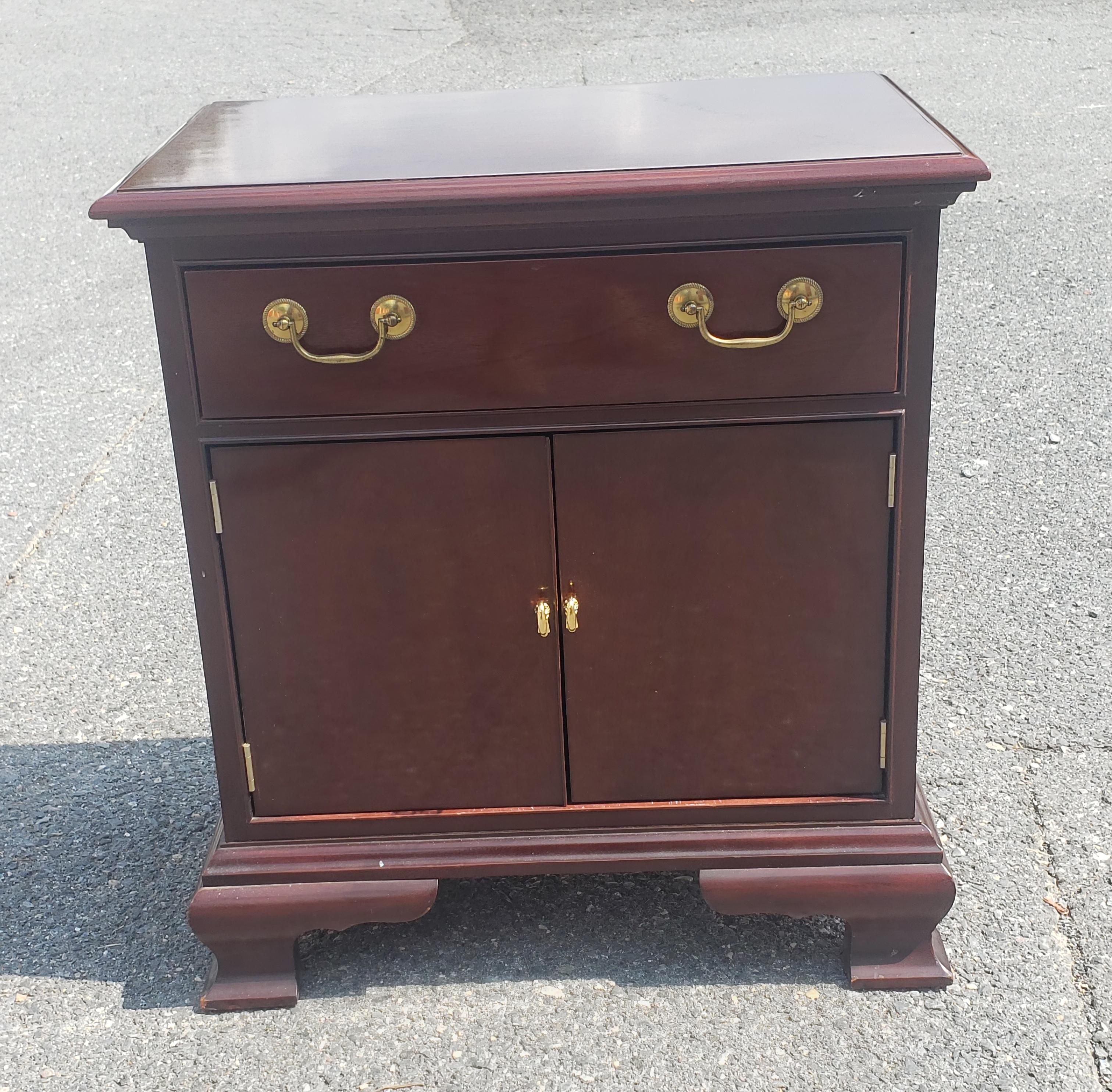 A Councill Furniture Cherry Single Drawer Bedside Table or nightstand in great vintage condition. Measures 24