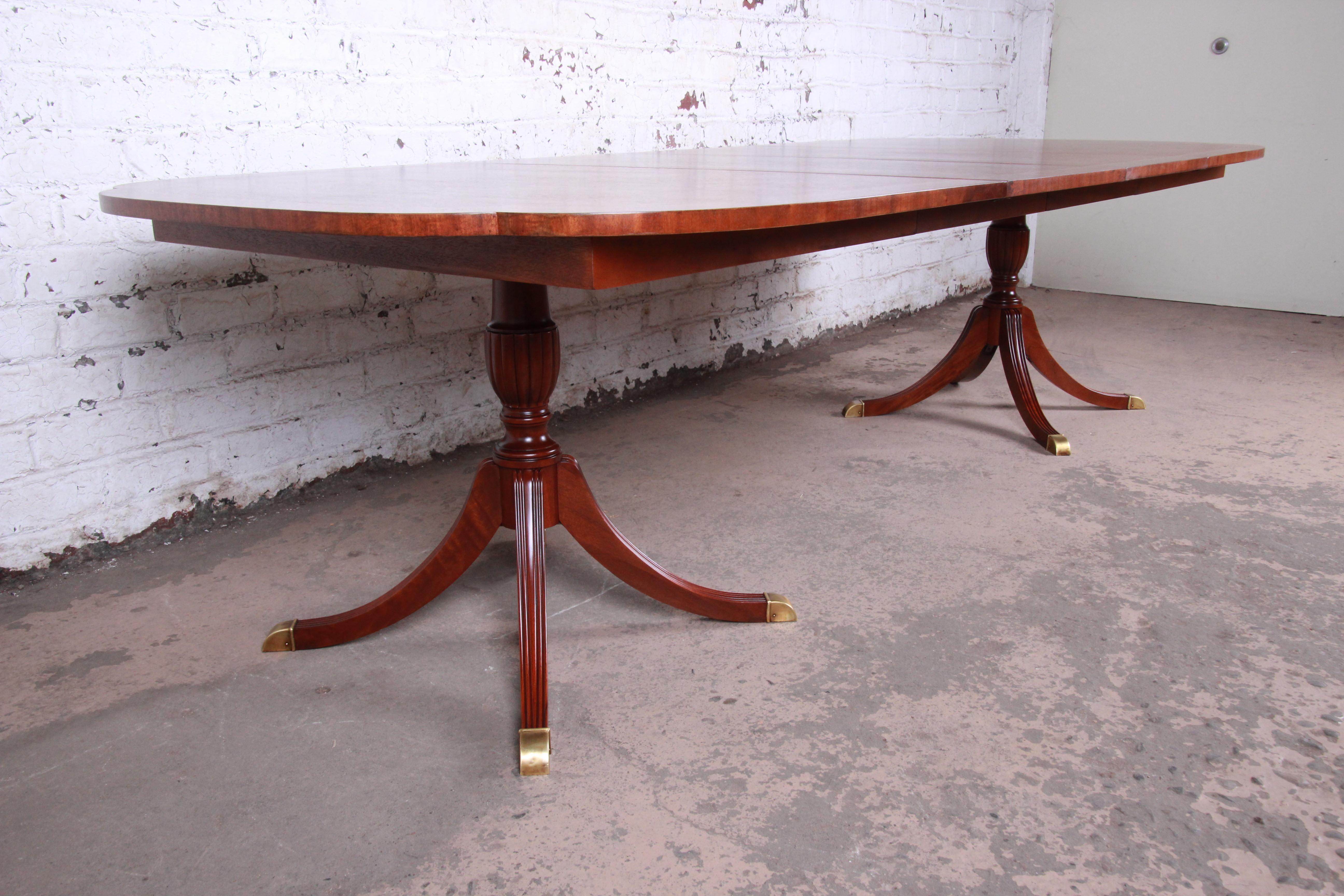 Councill Georgian Banded Mahogany Double Pedestal Dining Table, Newly Refinished In Good Condition In South Bend, IN
