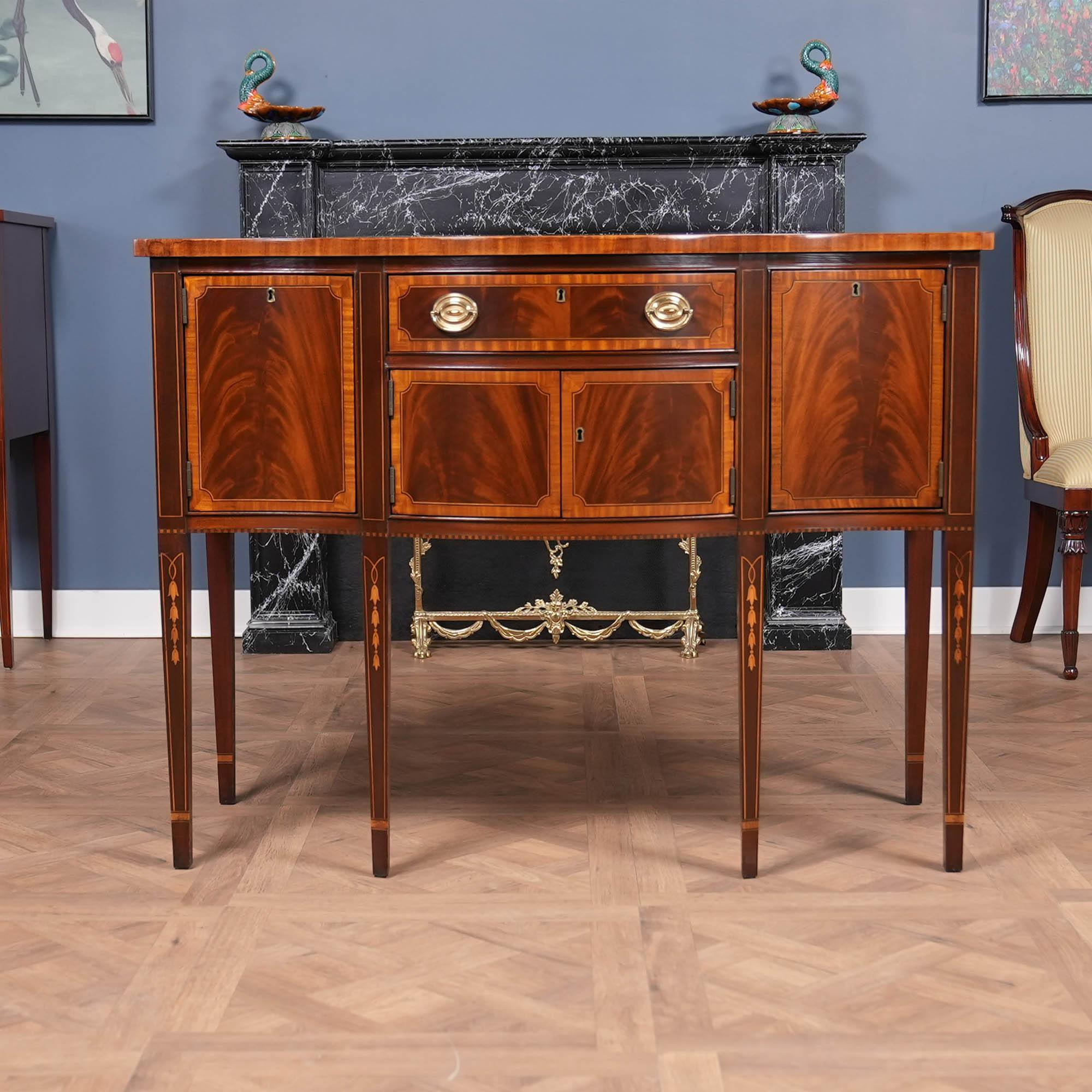 De Niagara Furniture, un buffet Councill vintage en excellent état. Le dessus a été récemment poli à la française pour lui donner un look tout droit sorti de la salle d'exposition.

Simple mais sophistiqué, ce magnifique buffet Councill a tout pour