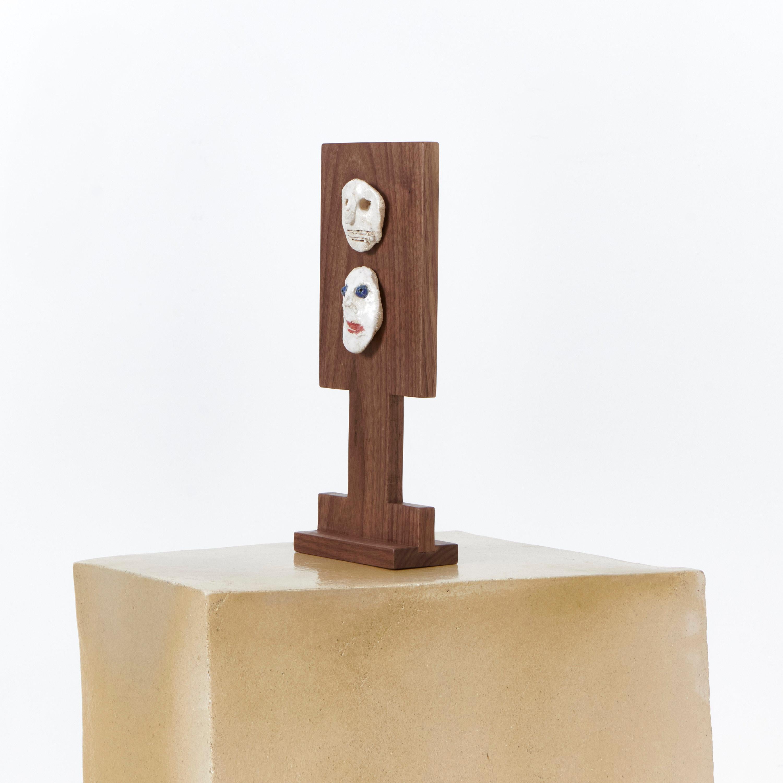Maschere in ceramica su telaio in noce e Oak,  Tom R PORTER, Londra.

Cornice in noce 26,5 x L17 cm
Maschera in ceramica H12 x L8,5 cm
Maschera in ceramica H3 x W2 cm

Dalla serie Countenance o CARA, presentata nel 2024 al ROSTOS di Melides, in