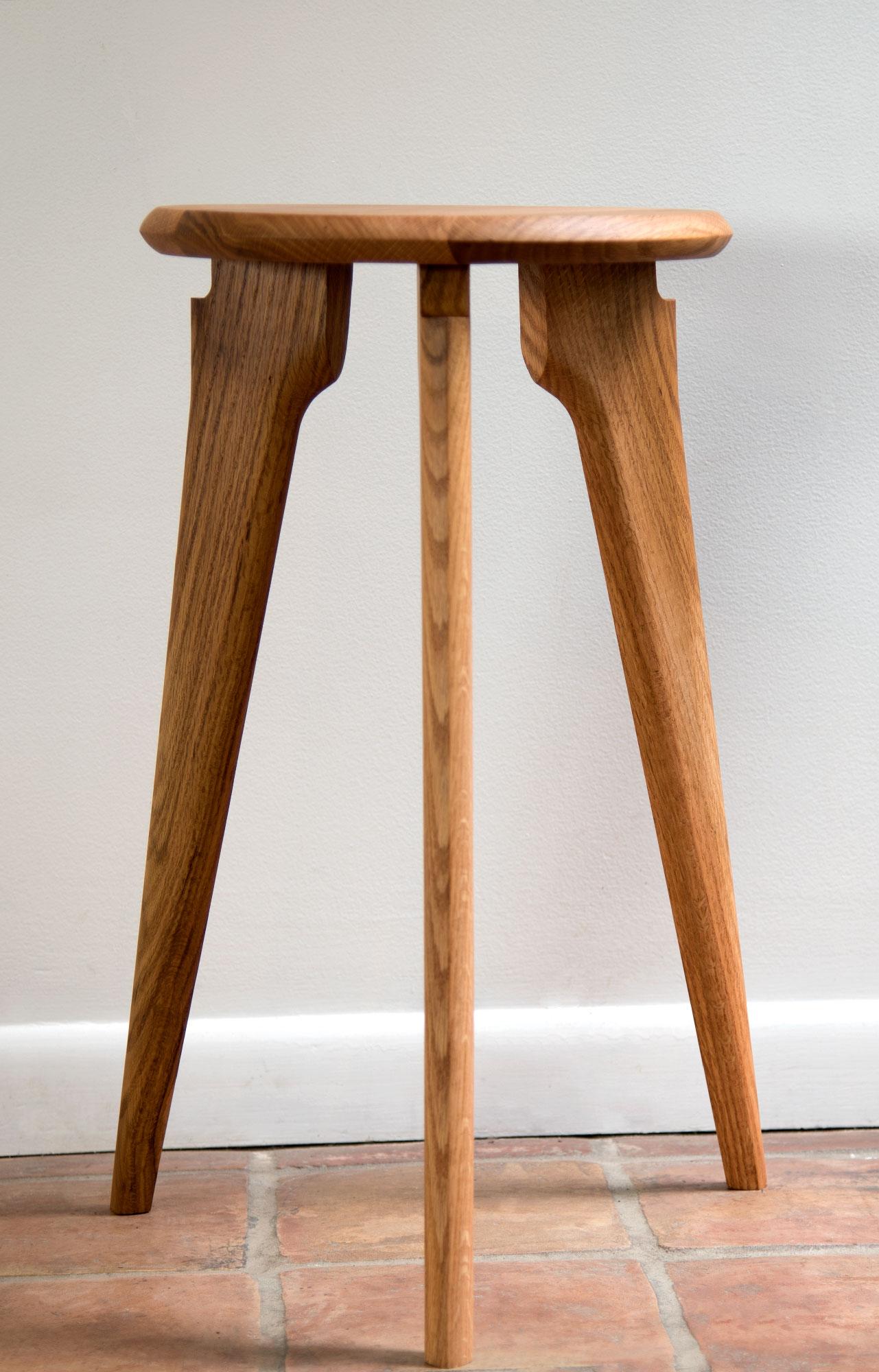 Hardwood Counter 3-Legged Milk Stool Solid Wood For Sale