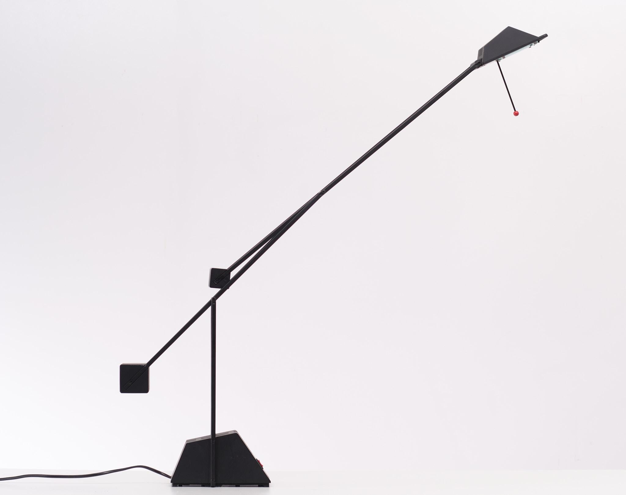 Very nice counter balance Hustadt Luchten Desk lamp Halogen 1980s 
2 light modes. Adjustable in all directions. Perfect working lamp.
