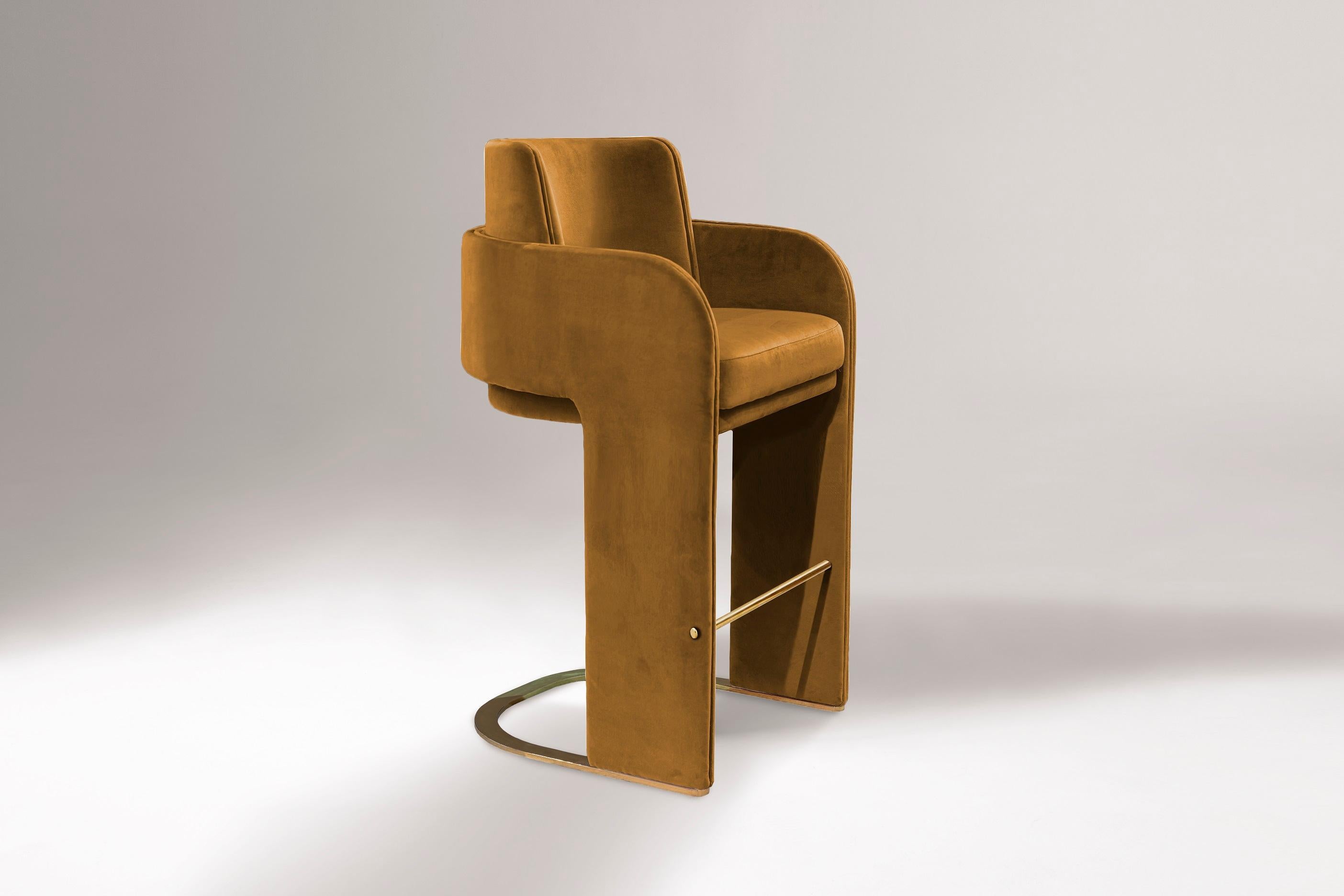 La chaise de comptoir Odisseia incarne l'esprit esthétique de l'ère spatiale, un nouveau type de luxe discret et de confort inspiré d'une ère futuriste créée par de nouvelles expériences visuelles et des concepts du futur. Cette pièce sans effort