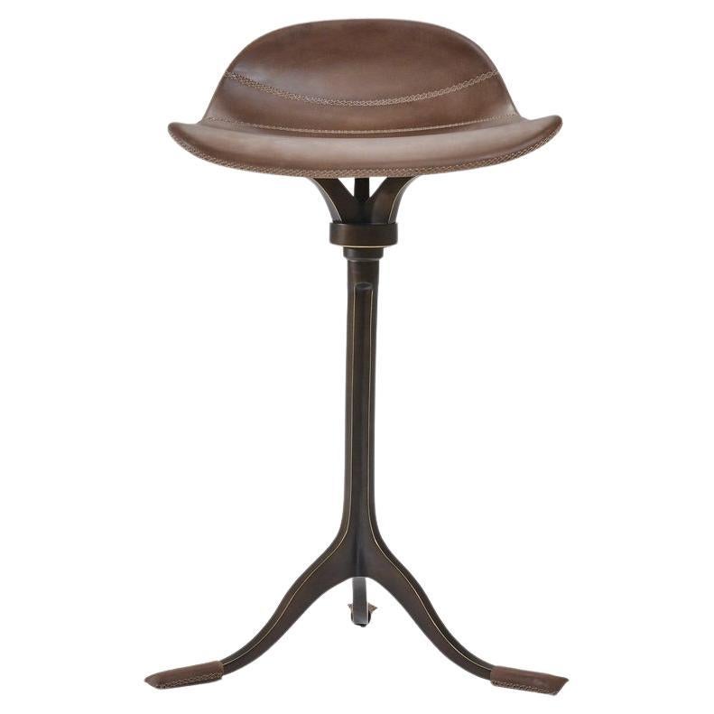 Model: PT483 counter-height stool + swivel + footrest ring
Seat: leather
Seat color: Truffe (Darkbrown)
Base: PT483 sand cast brass
Base finish: Brush Brown
Dimensions: W 43 x D 52 x H 78 (seat height 65 cm)
W 16.92 x D 20.27 x H 30.71 (seat height