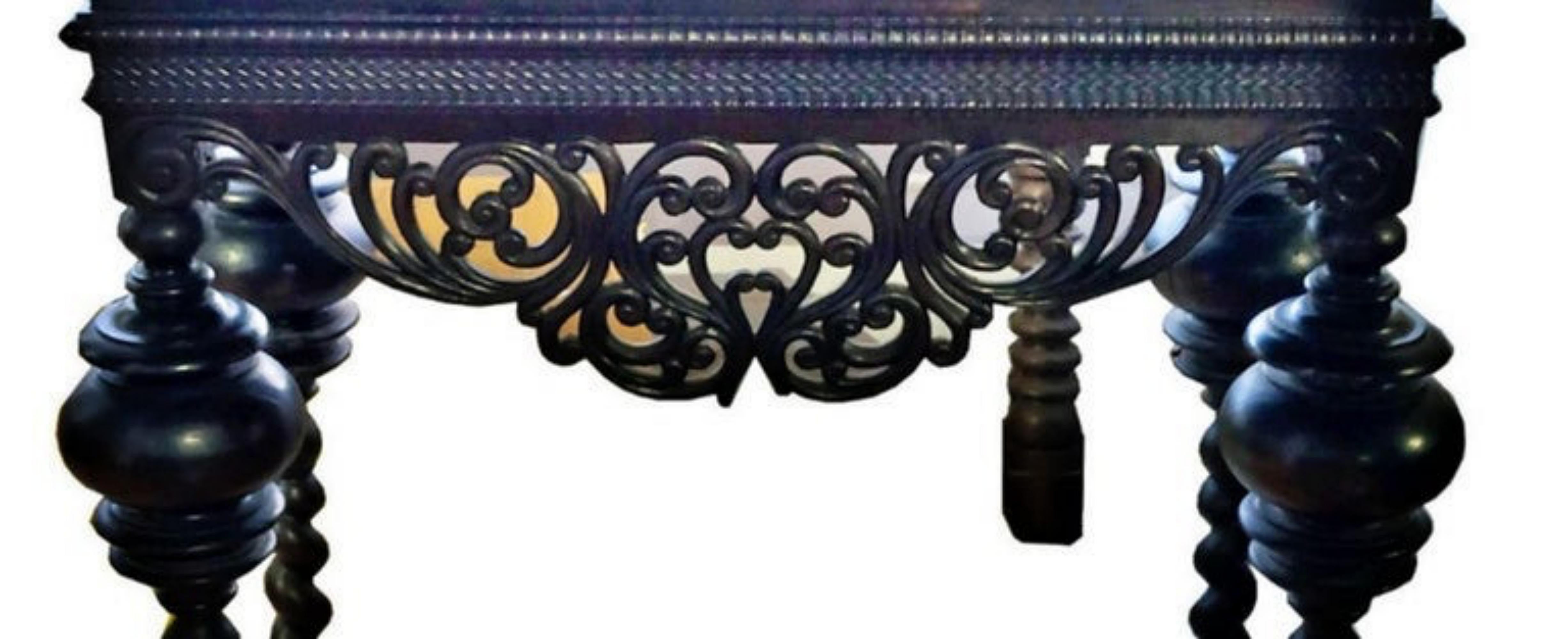Banco/armadio portoghese

xIX secolo
in legno di castagno, composto da sette cassetti che simulano nove.
Dimensioni: 139 x 91 x 48 cm.
Buone condizioni in generale.