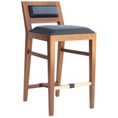 Tabouret de comptoir en noyer massif avec assise tapissée en cuir et tissu