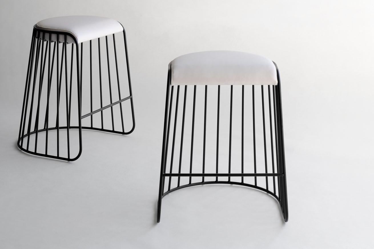 Tabouret de comptoir de mariée avec dossier par Phase Design, laiton fumé Neuf - En vente à North Hollywood, CA