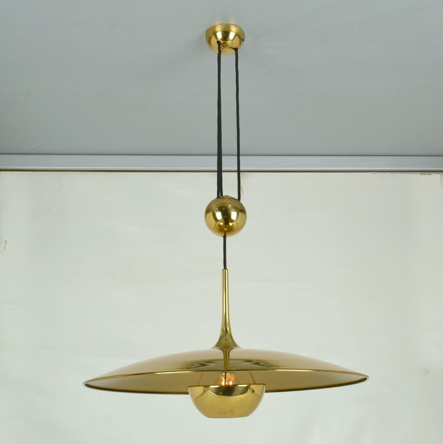 Counterbalance Brass Pendant Onos 55 by Florian Schulz In Excellent Condition In London, GB