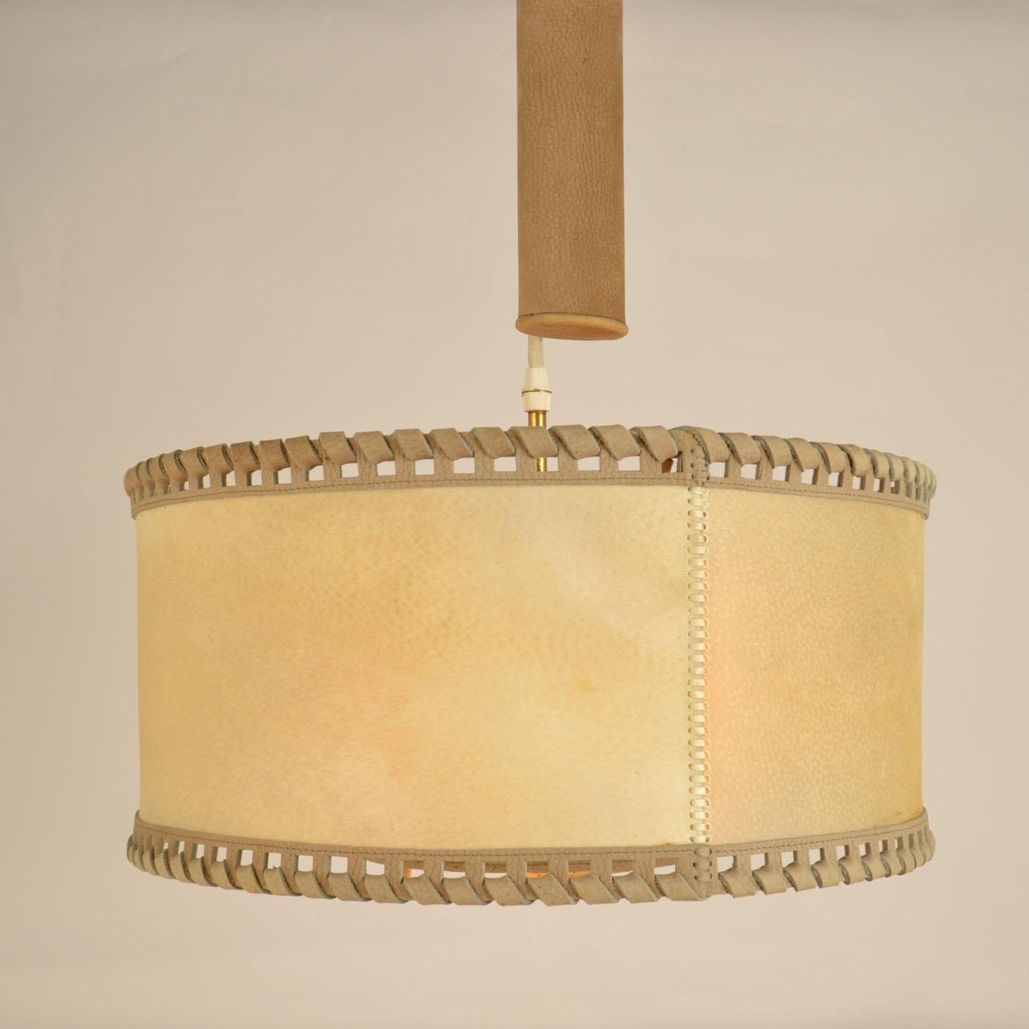 Counterbalance Pendant Lamp 1960's in Parchment and Beige Leather en vente 8