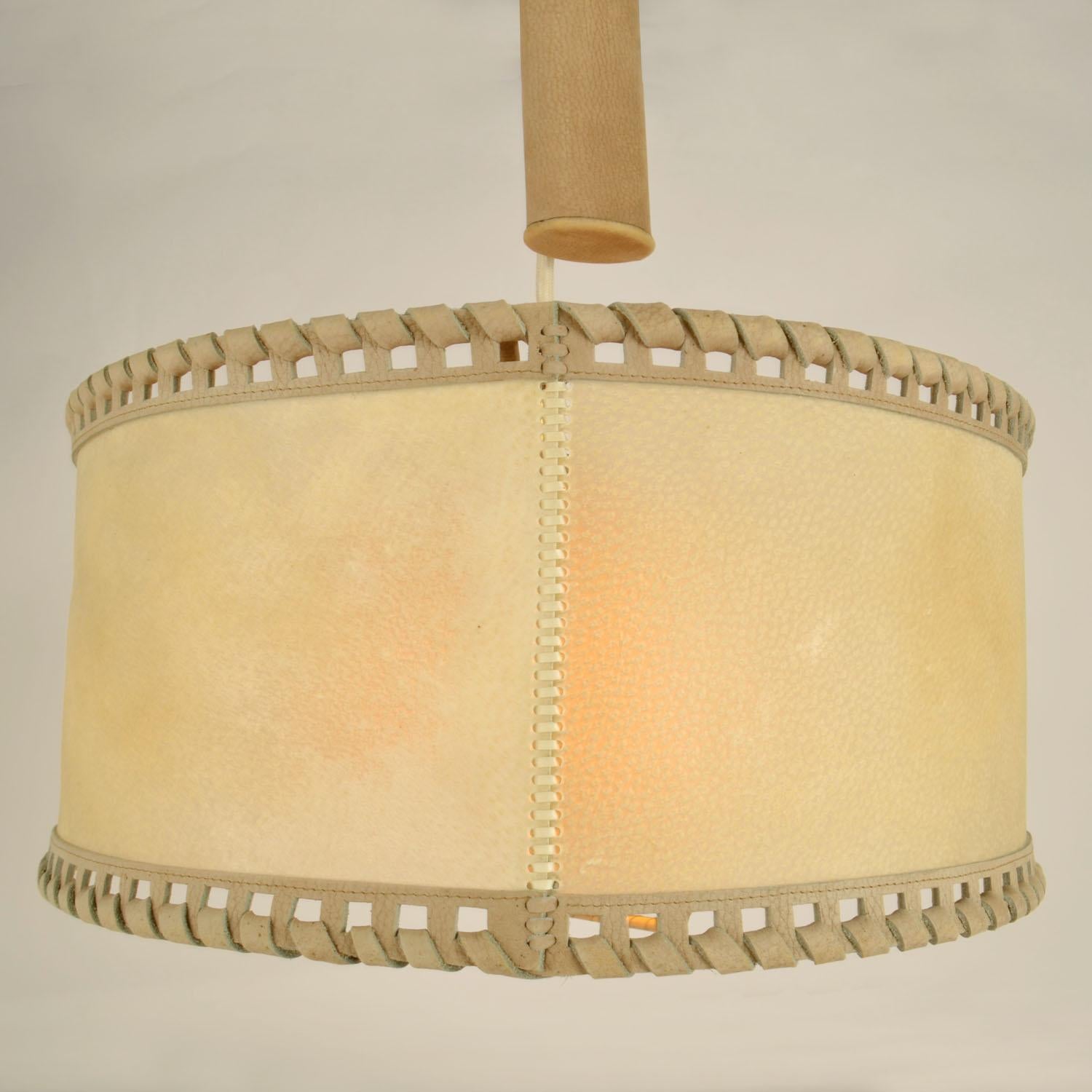 Counterbalance Pendant Lamp 1960's in Parchment and Beige Leather en vente 9