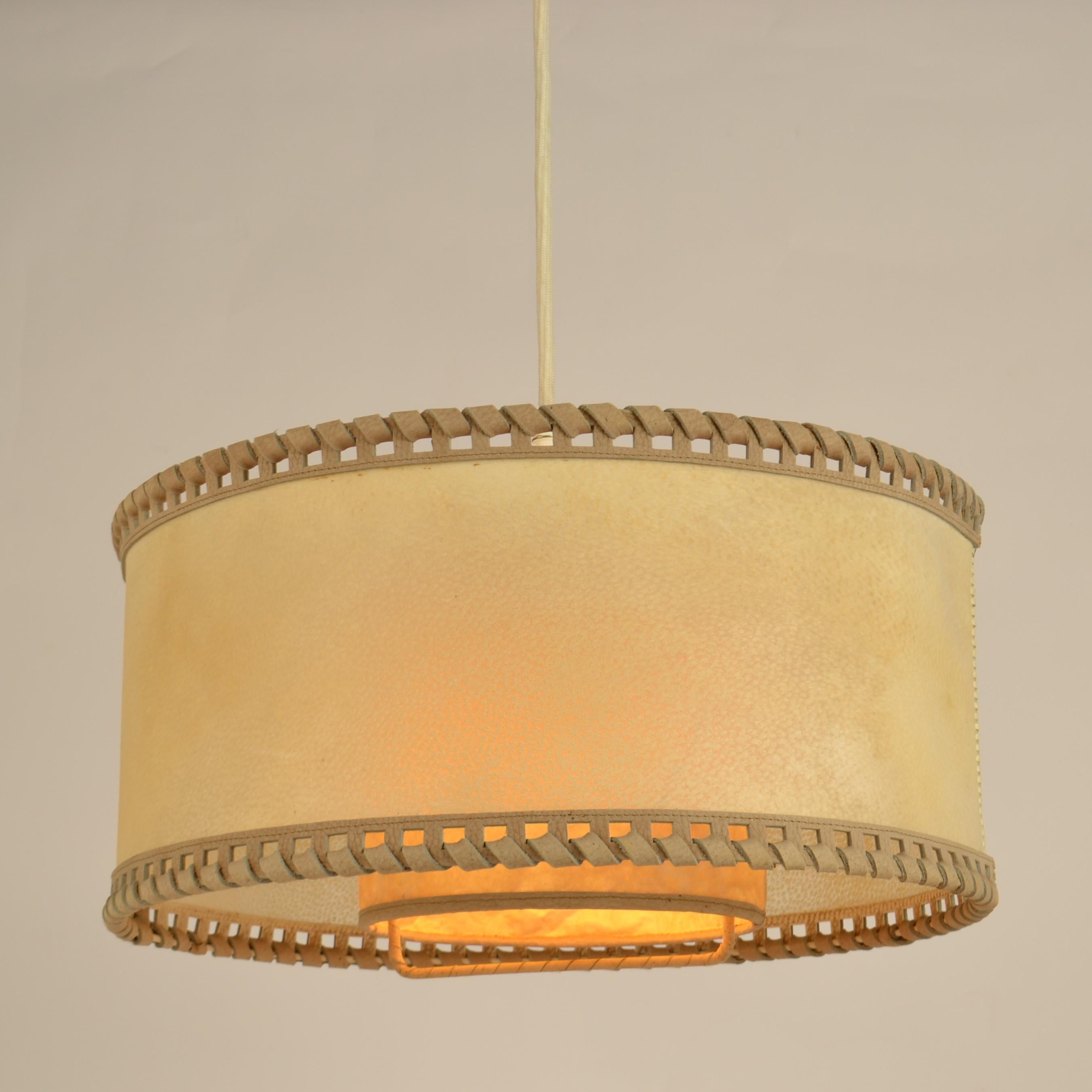 Counterbalance Pendant Lamp 1960's in Parchment and Beige Leather en vente 11
