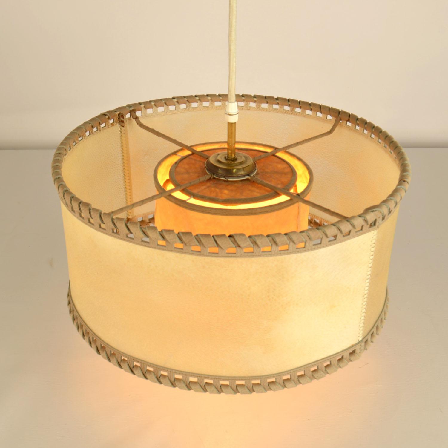 Counterbalance Pendant Lamp 1960's in Parchment and Beige Leather en vente 12