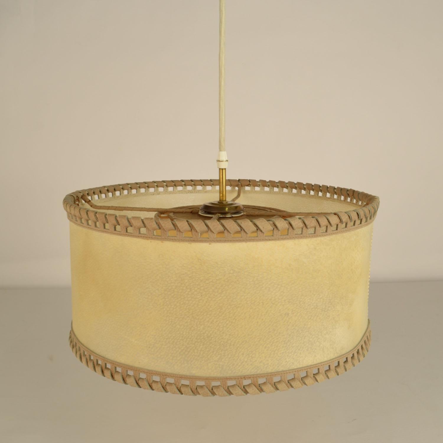 Counterbalance Pendant Lamp 1960's in Parchment and Beige Leather en vente 13