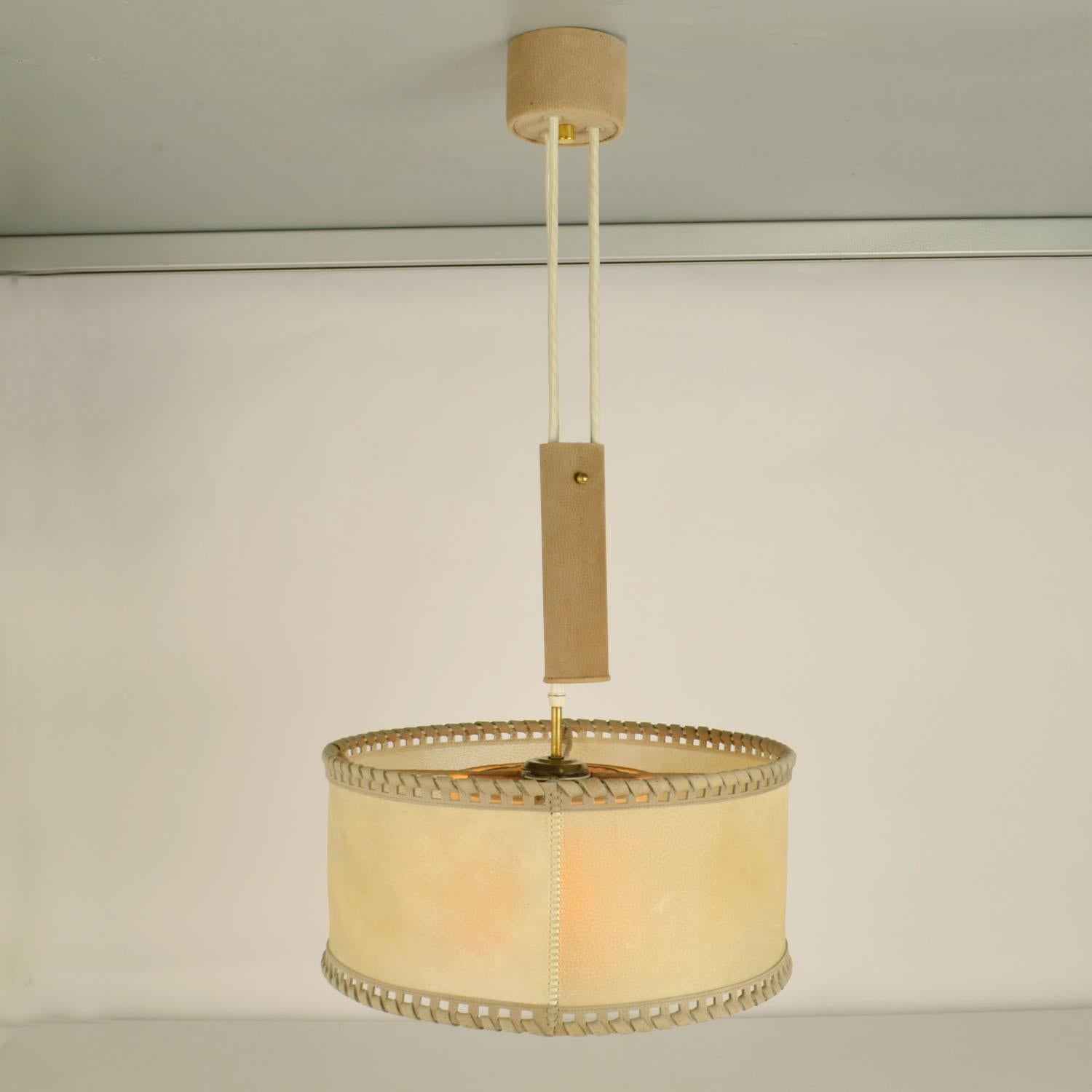 Counterbalance Pendant Lamp 1960's in Parchment and Beige Leather en vente 14