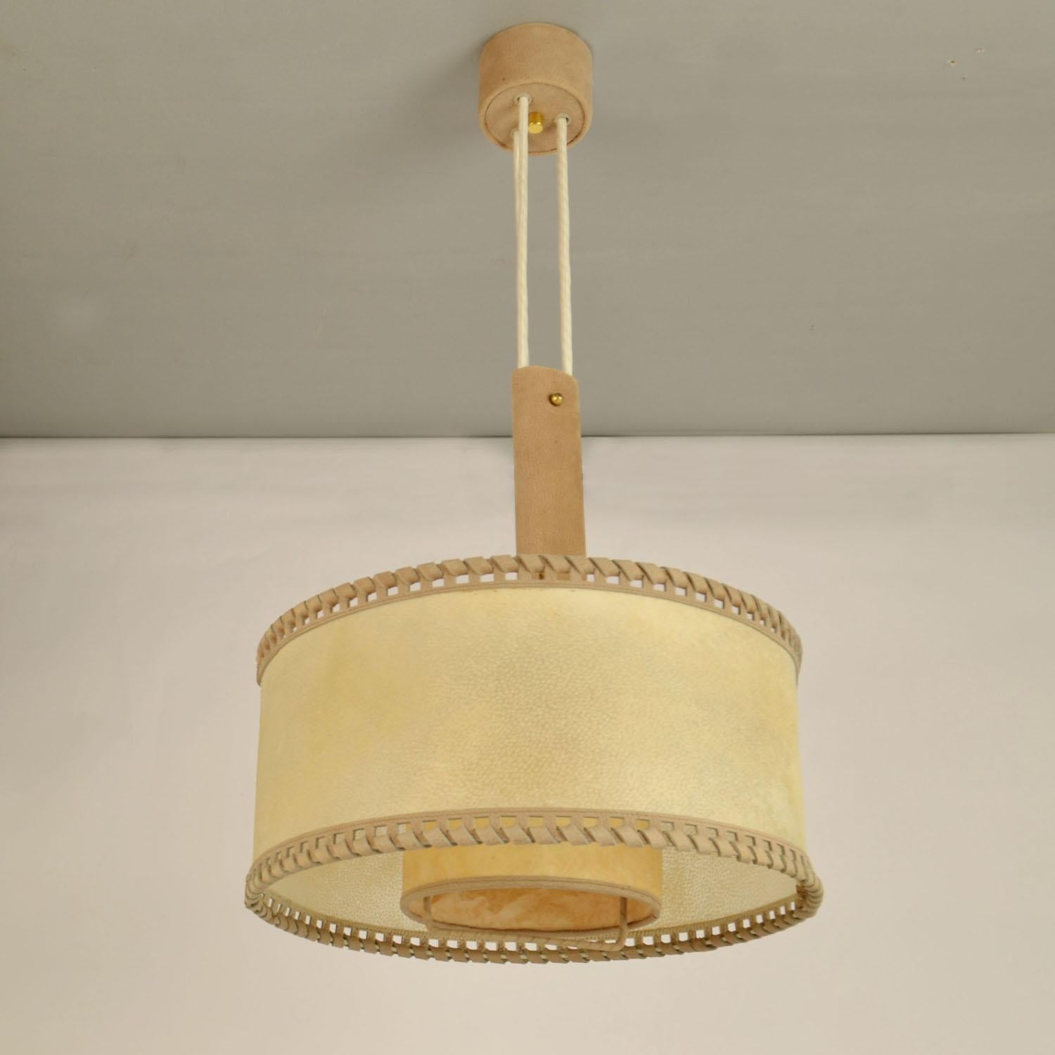 Counterbalance Pendant Lamp 1960's in Parchment and Beige Leather en vente 7