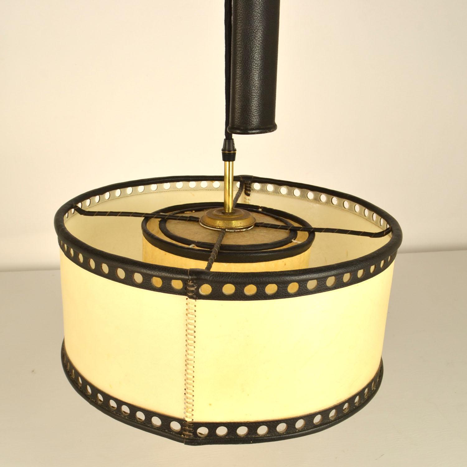 Counterbalance Pendant Lamp 1960's in Parchment and Black Leather en vente 7