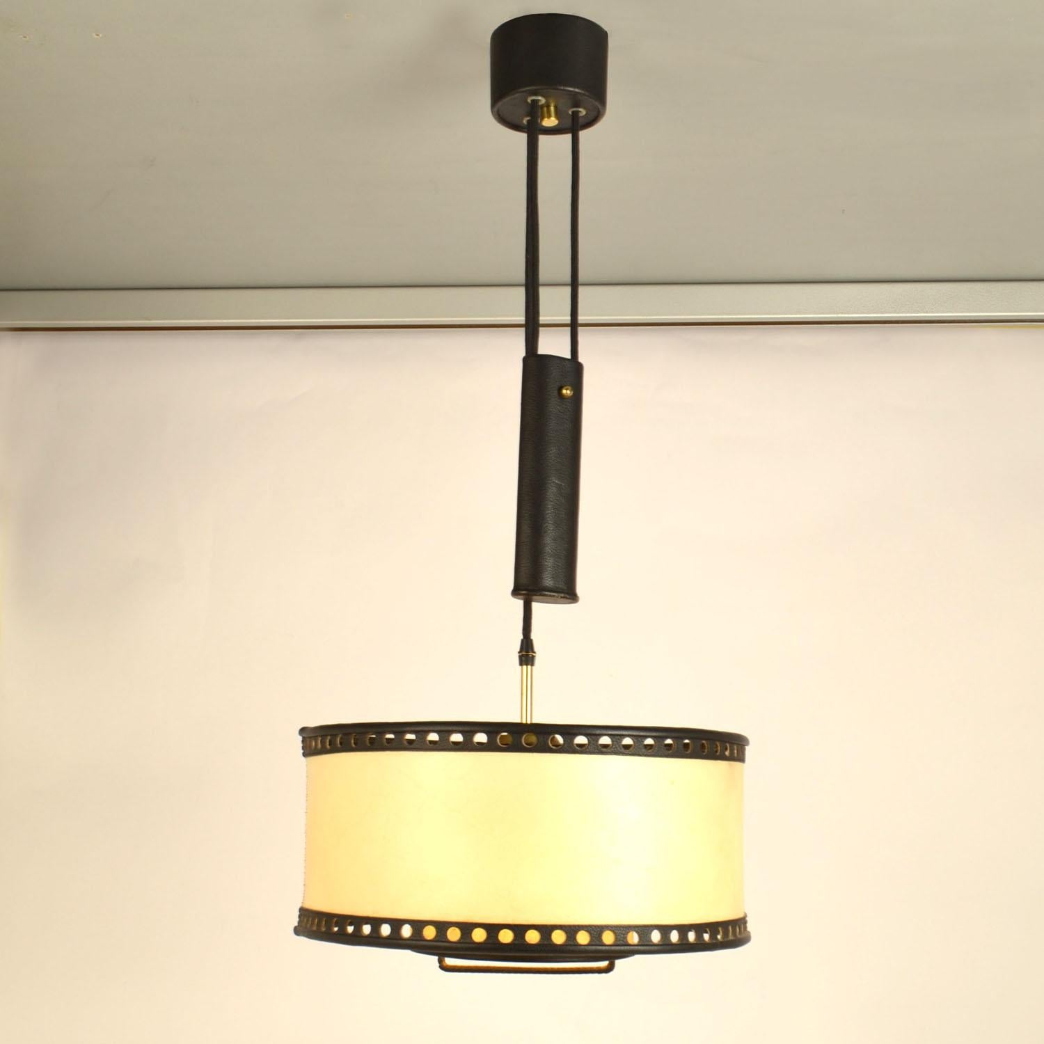 Counterbalance Pendant Lamp 1960's in Parchment and Black Leather en vente 2