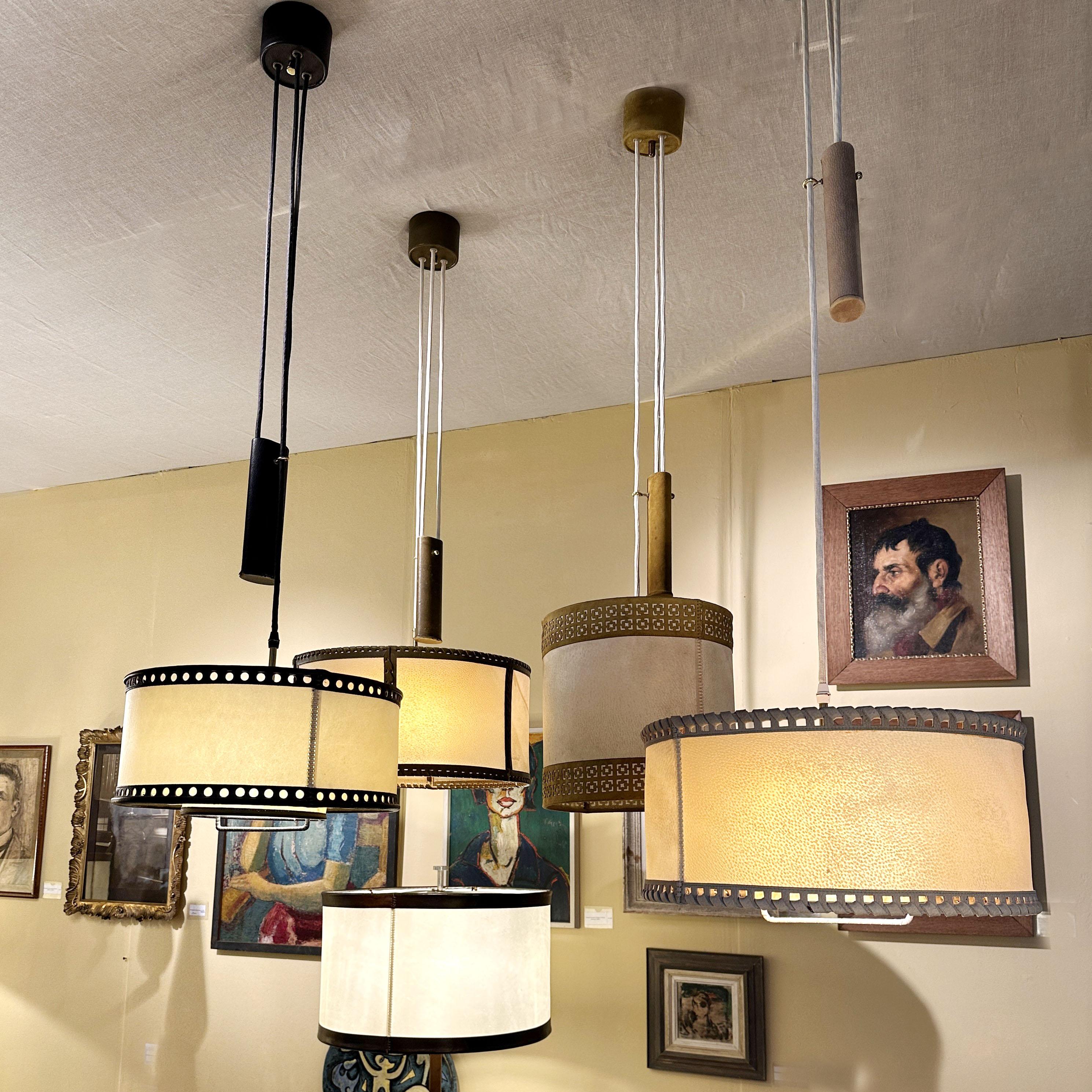 Counterbalance Pendant Lamp 1960's in Parchment and Black Leather en vente 1
