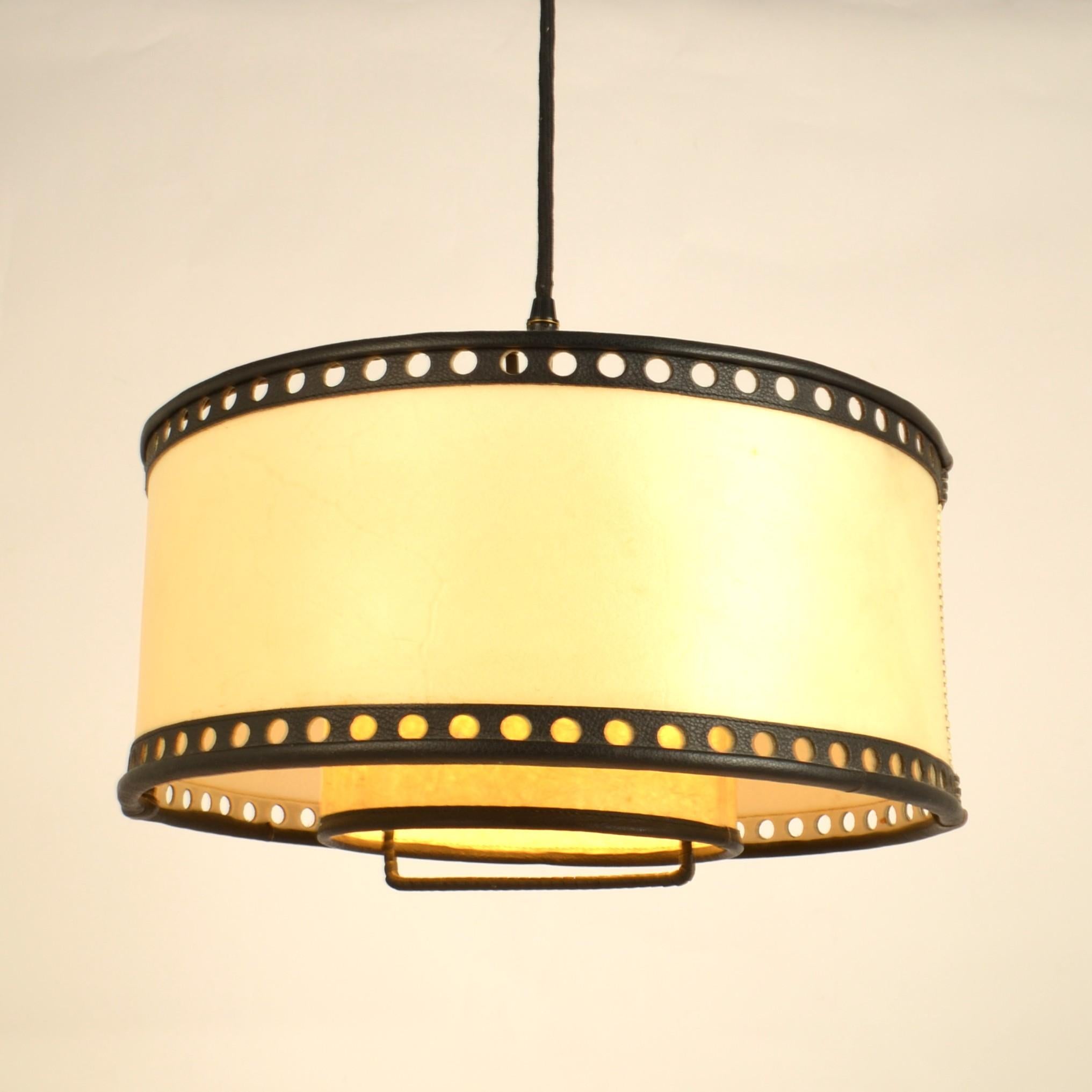 Counterbalance Pendant Lamp 1960's in Parchment and Black Leather en vente 5
