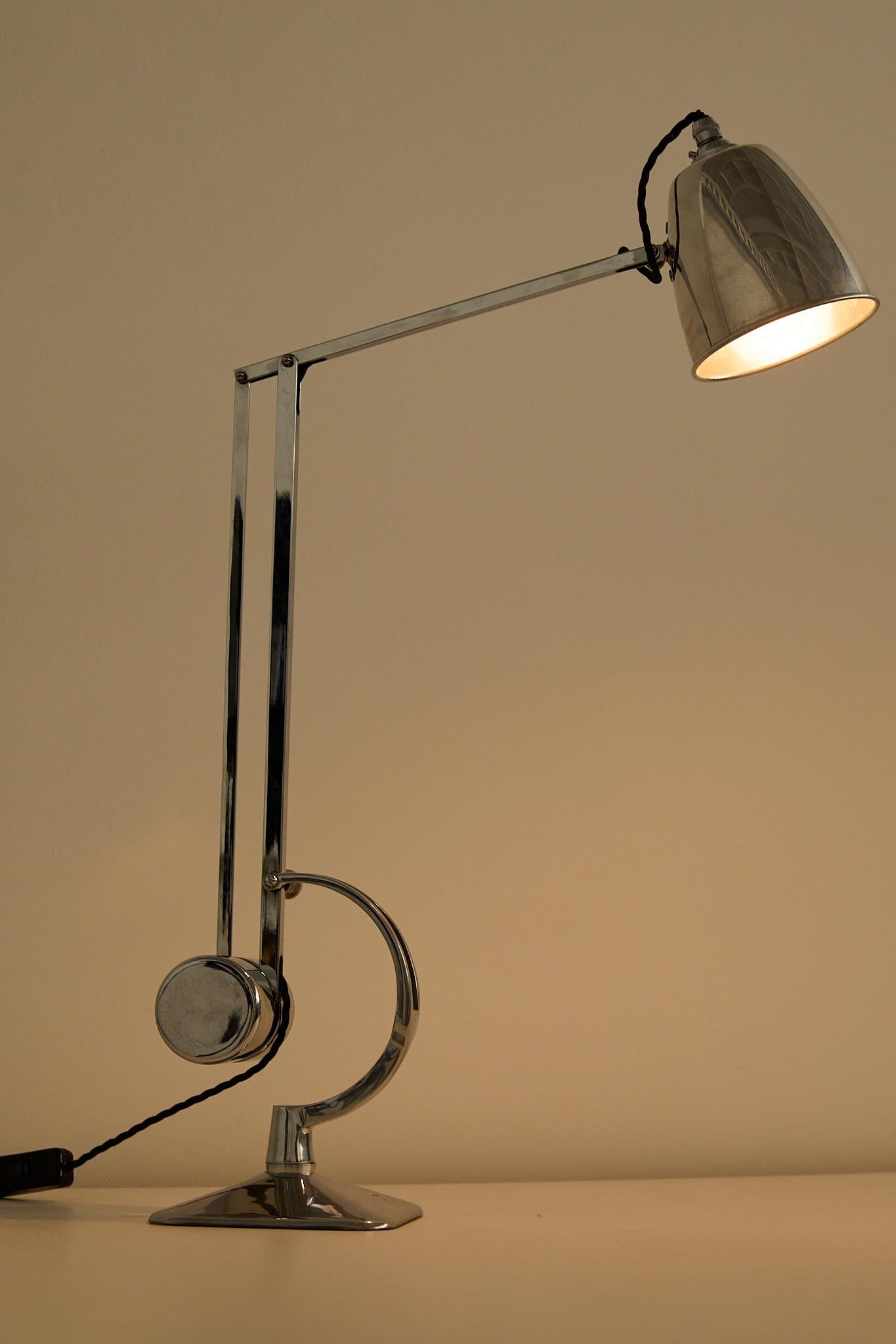 Adjustable chrome-plated frame with counterweight mechanism, allowing smooth movement and balance. Manufactured by Hadrill & Horstmann.