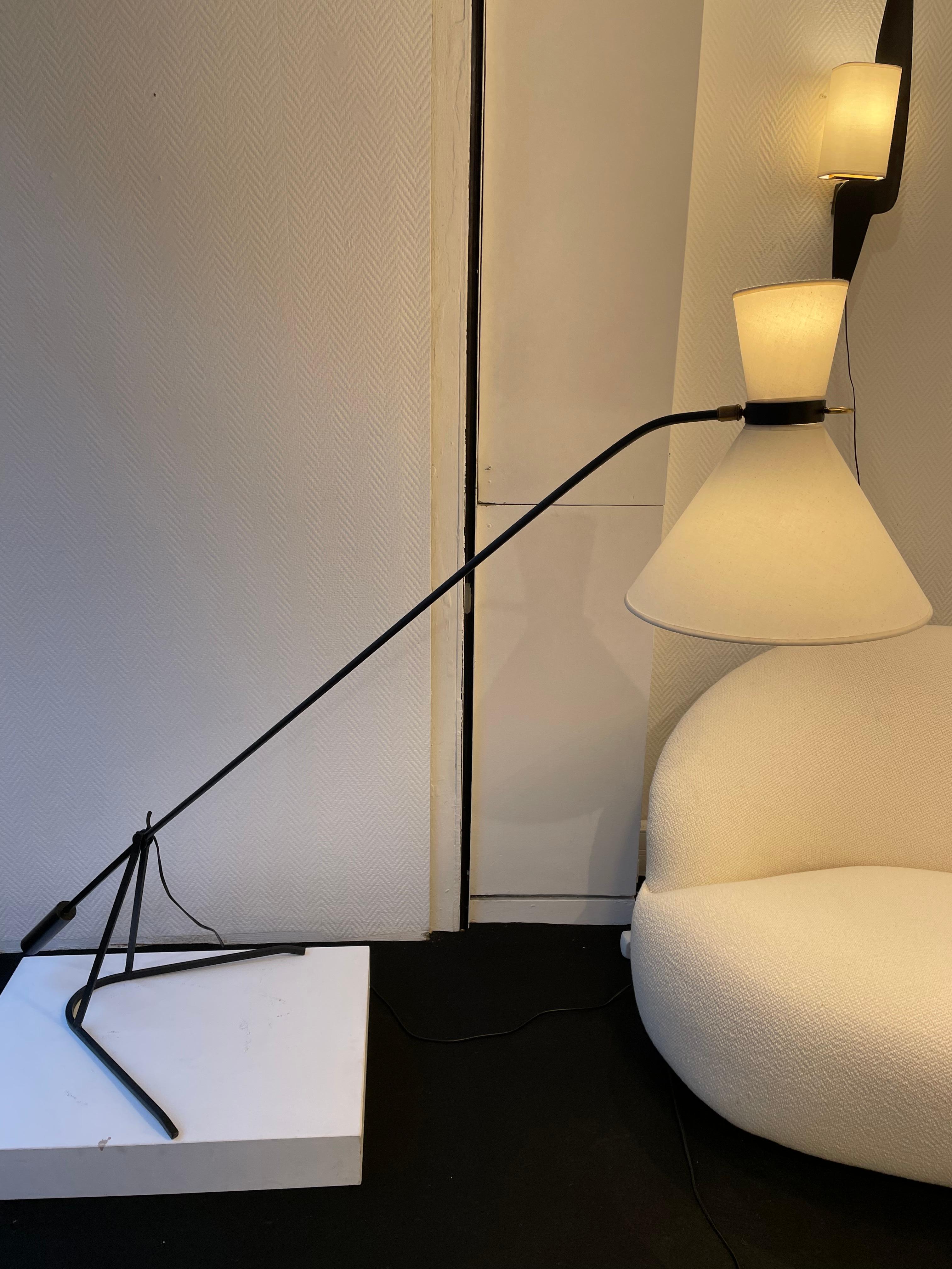 Counterweight floor lamp By Arlus from 1950.
In metal.