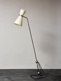 Lampadaire à contrepoids en laiton et acier laqué noir par Robert The Mathieu