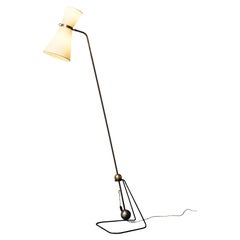 Lampadaire à contrepoids en laiton et acier laqué noir par Robert The Mathieu