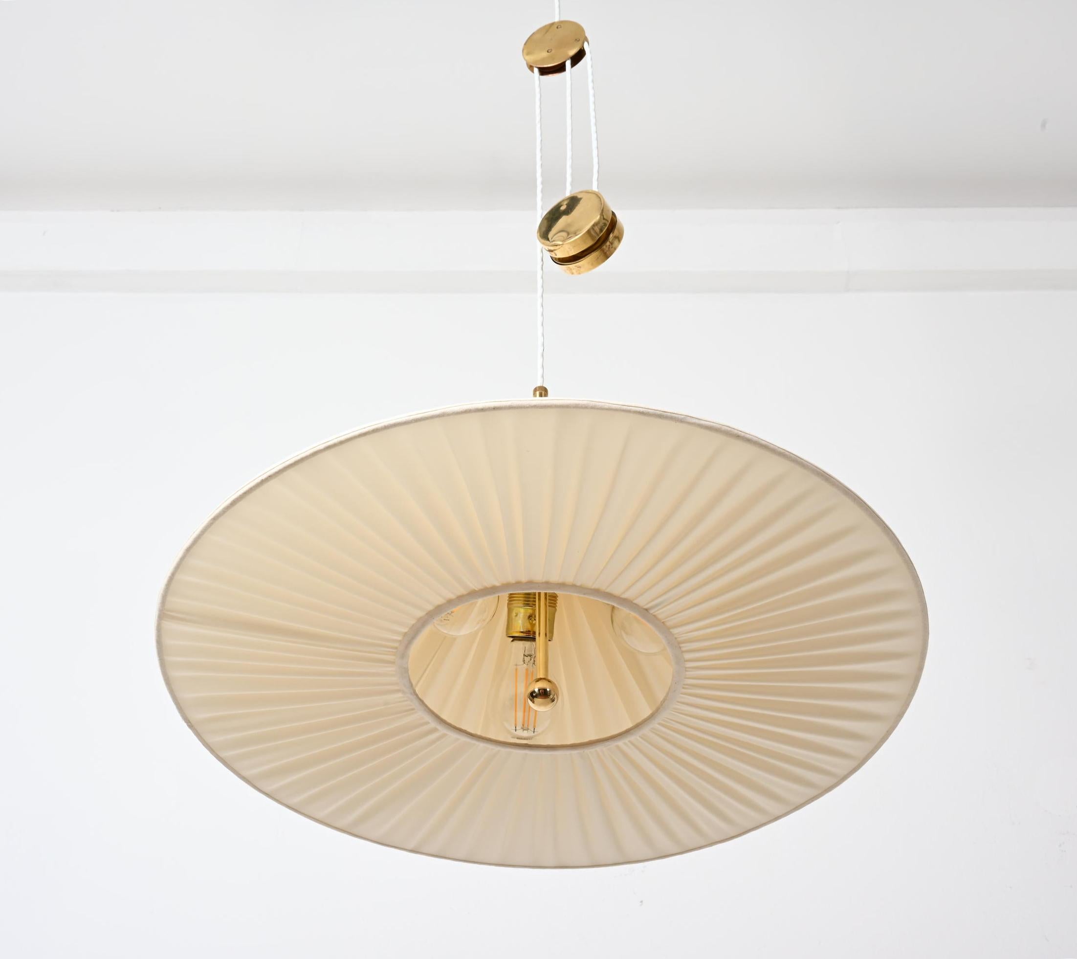 Lampada a sospensione regolabile a contrappeso 