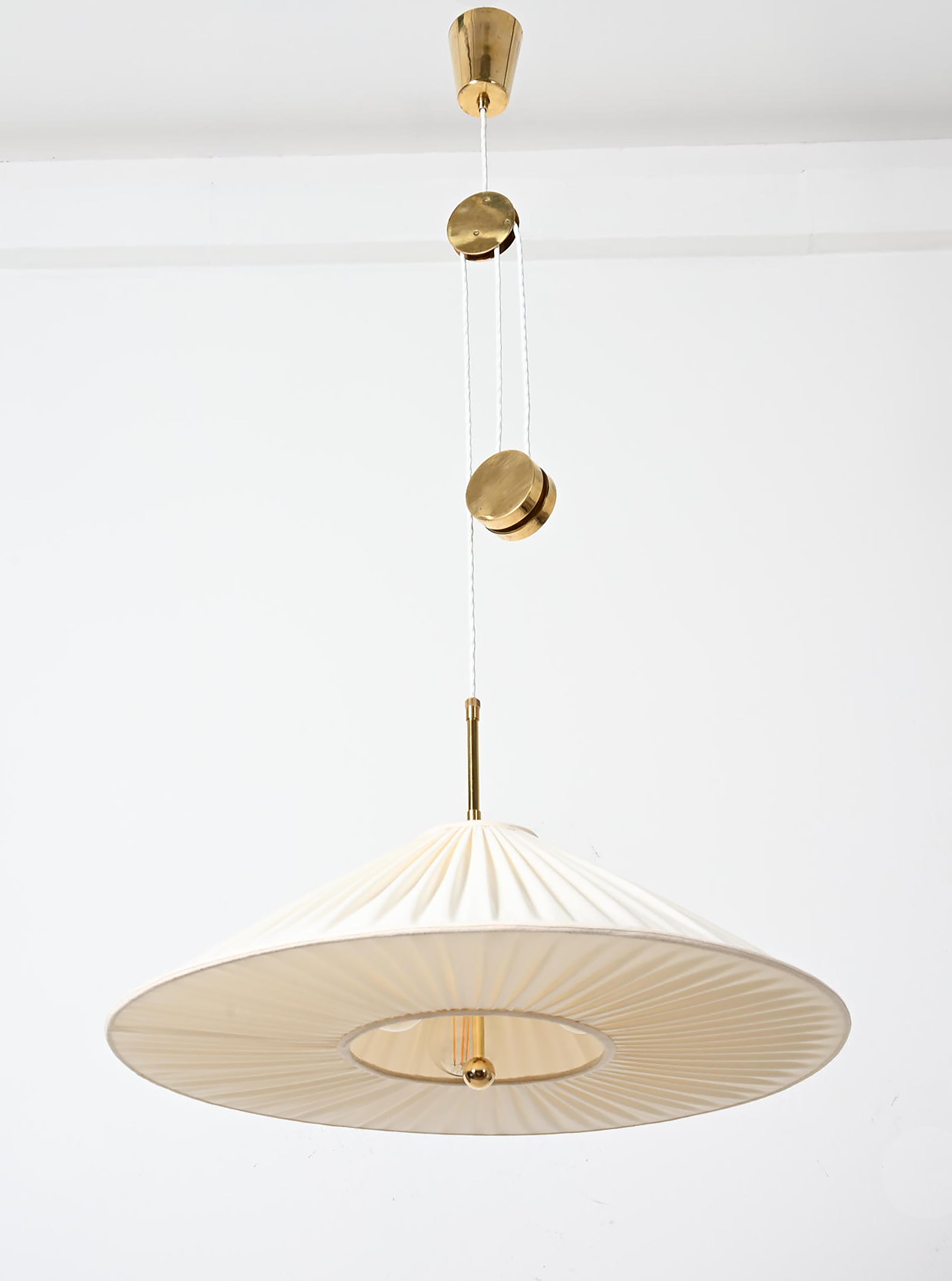 Lampada a sospensione regolabile a contrappeso 