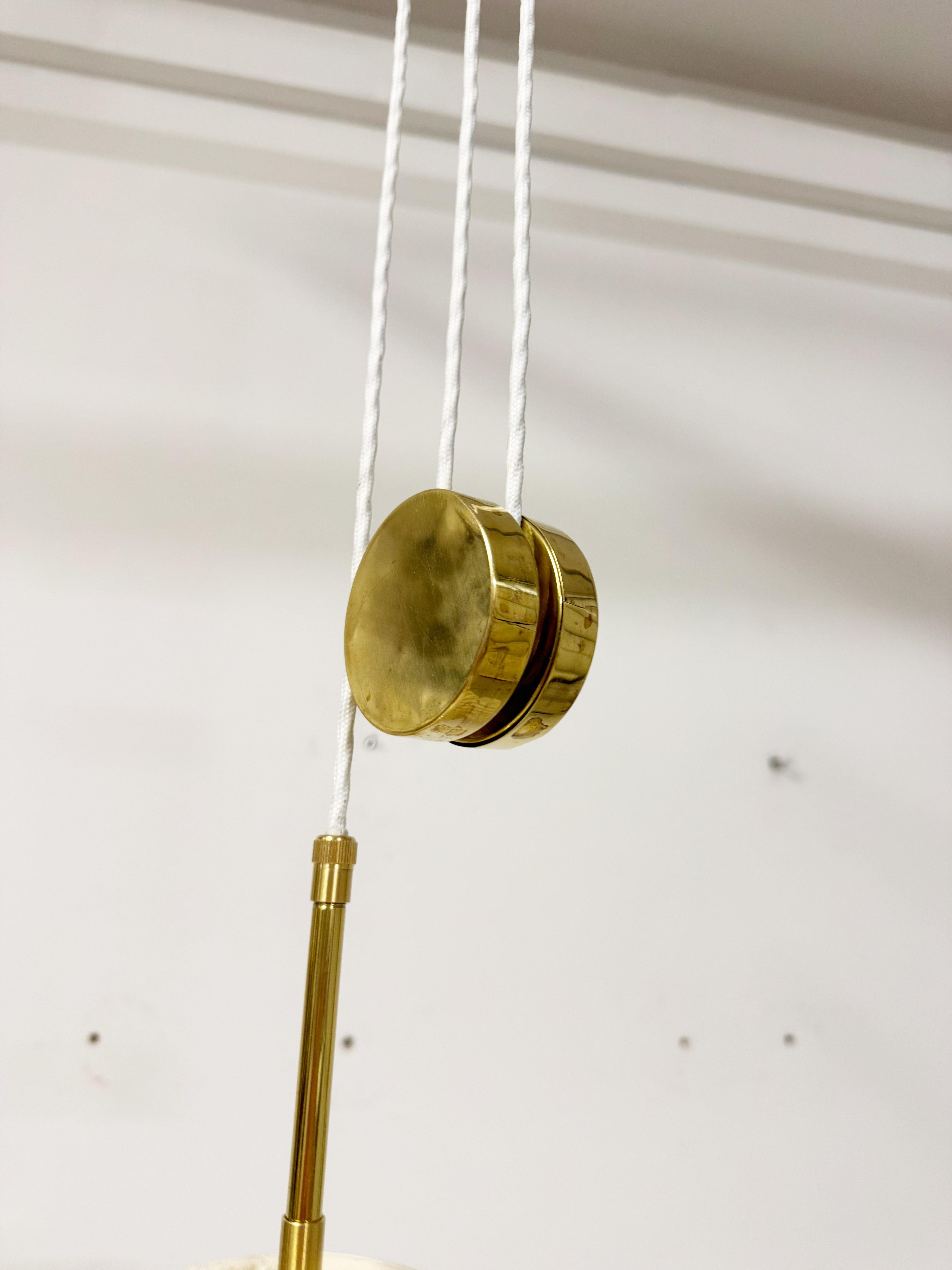 Lampada a sospensione regolabile a contrappeso 