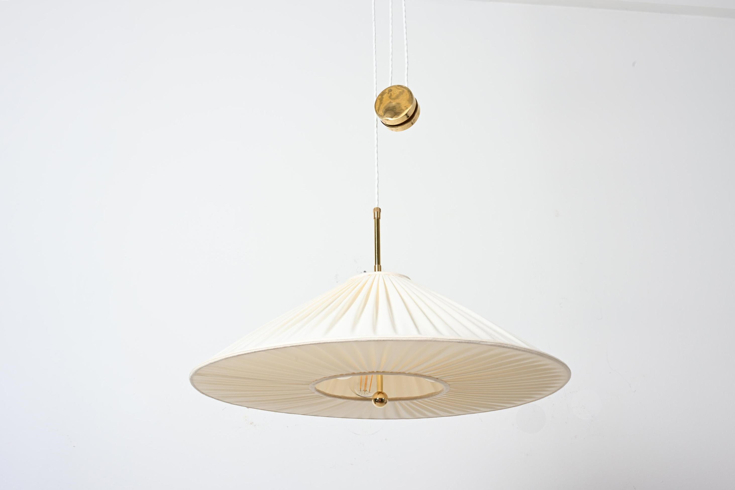 Lampada a sospensione regolabile a contrappeso 