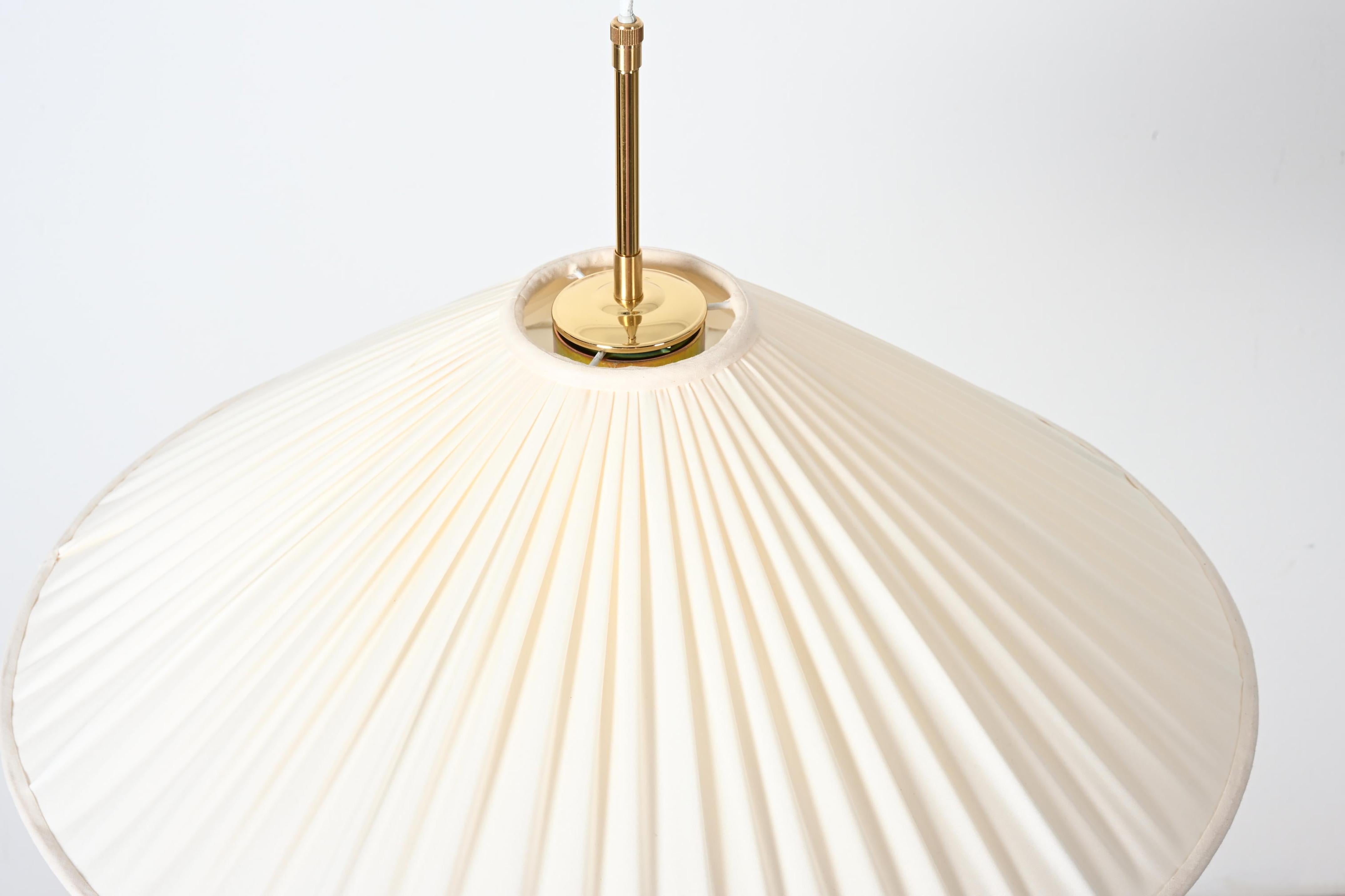 Lampada a sospensione regolabile a contrappeso 