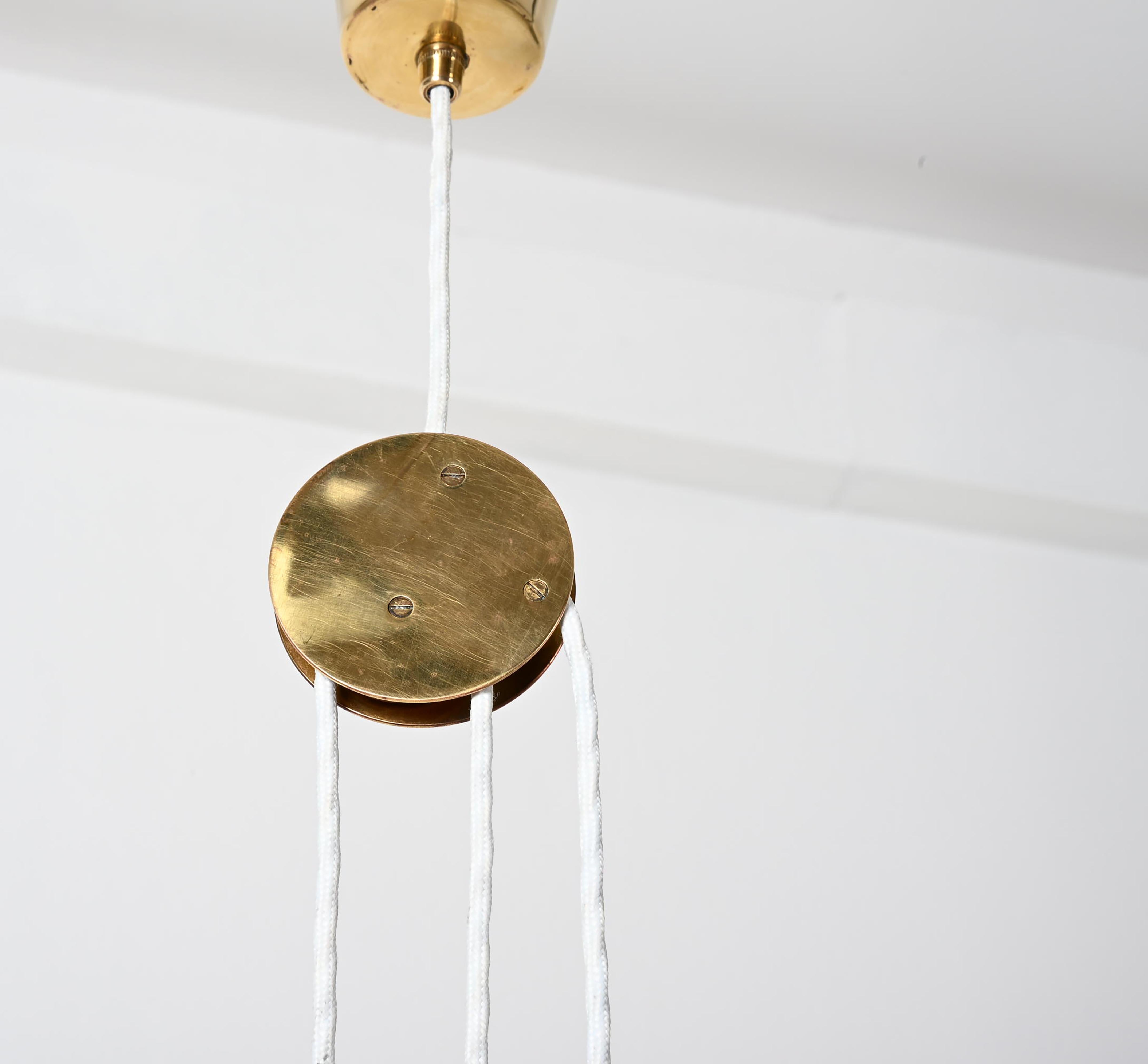 Lampada a sospensione regolabile a contrappeso 